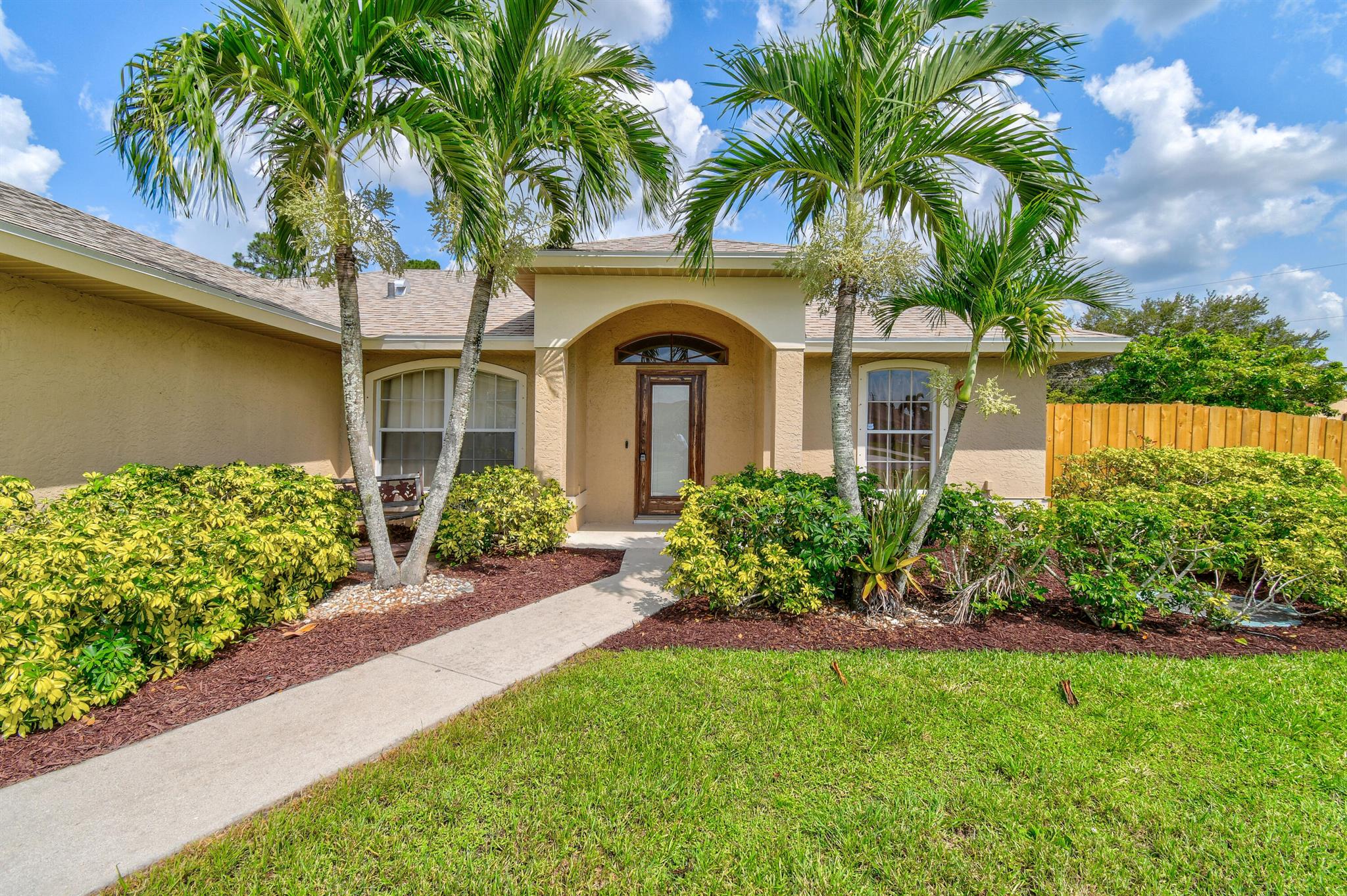 1661 SW Cefalu Circle