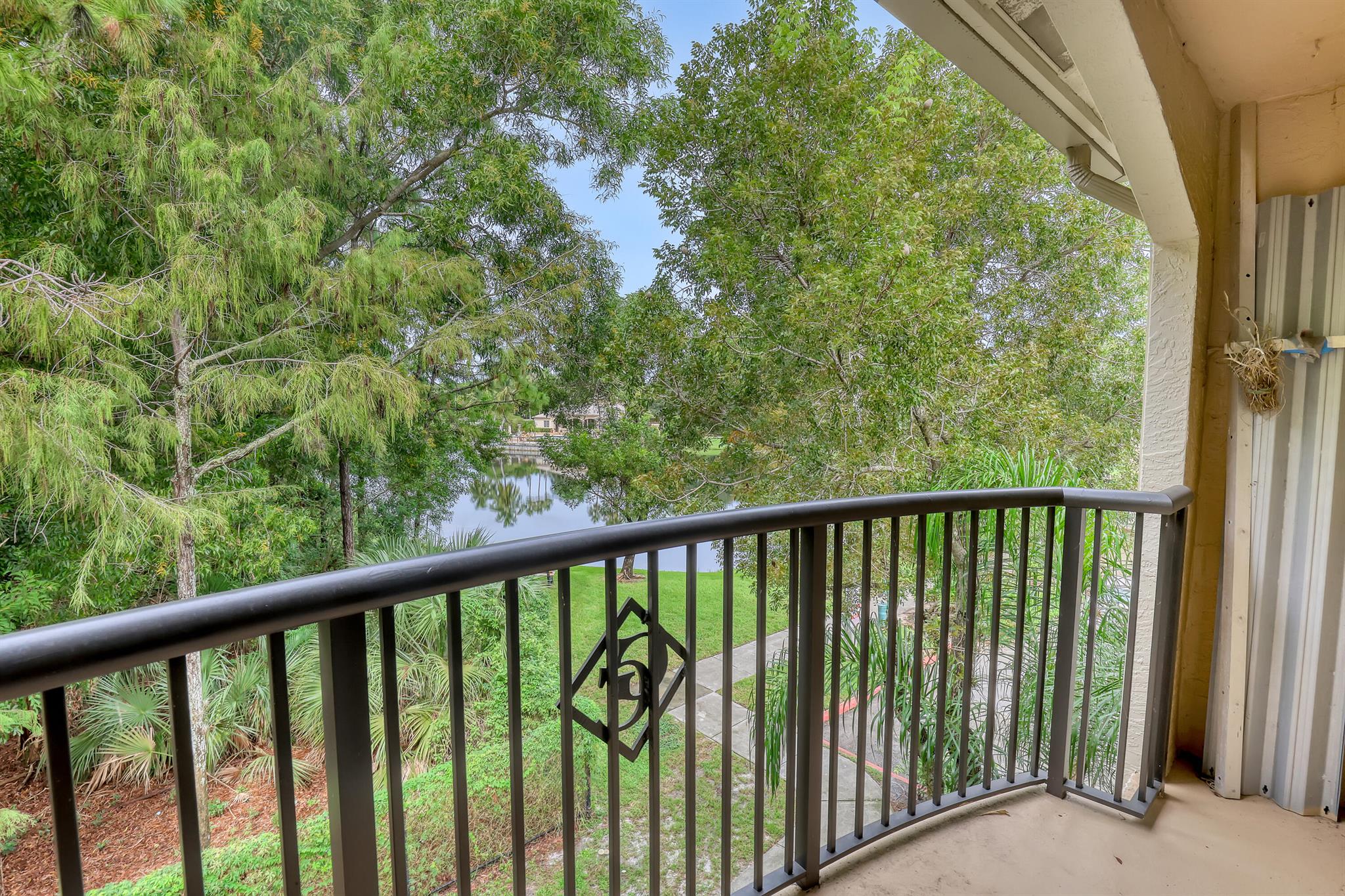 1000 Crestwood Court S Unit: 1019