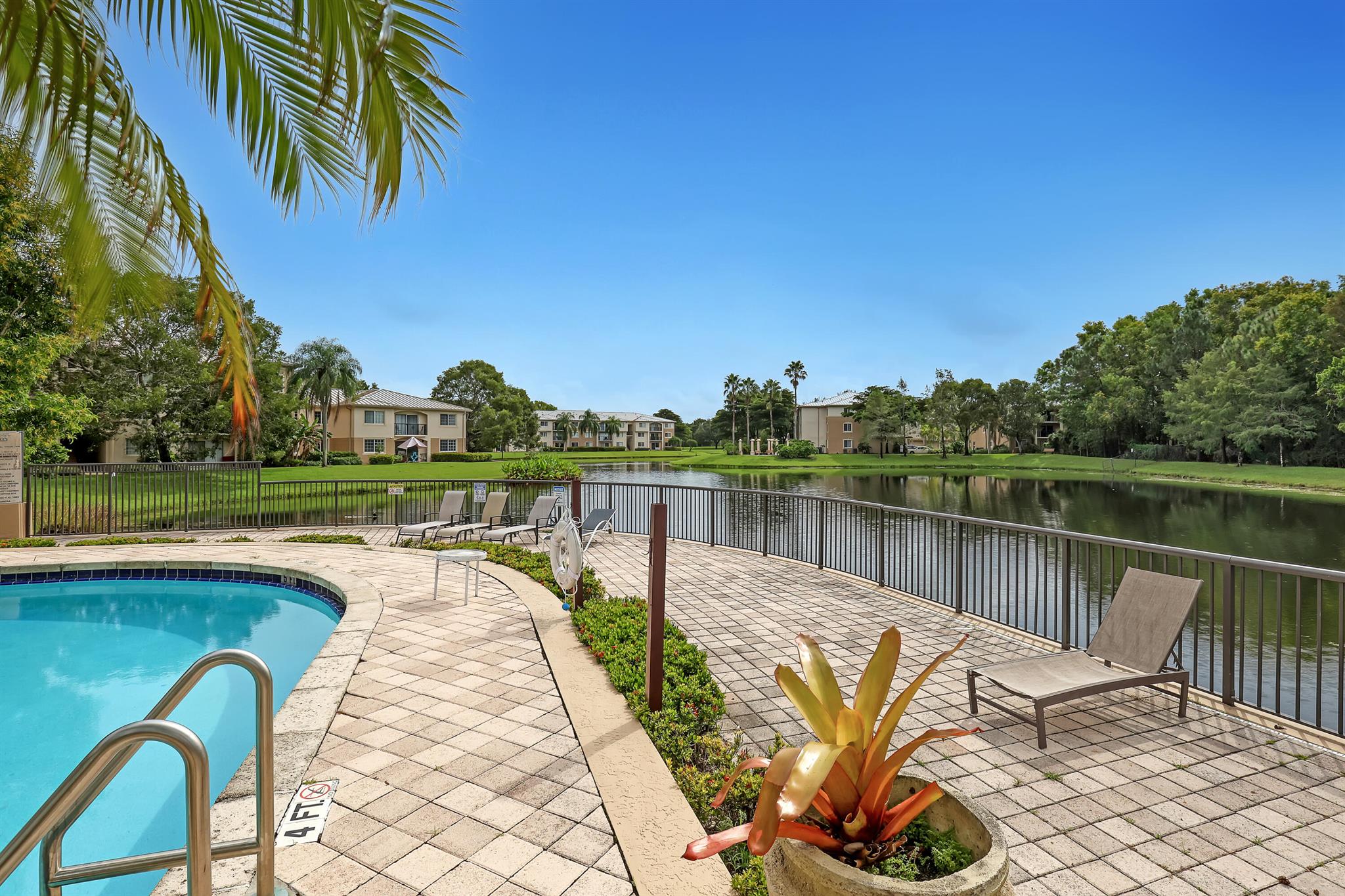 1000 Crestwood Court S Unit: 1019