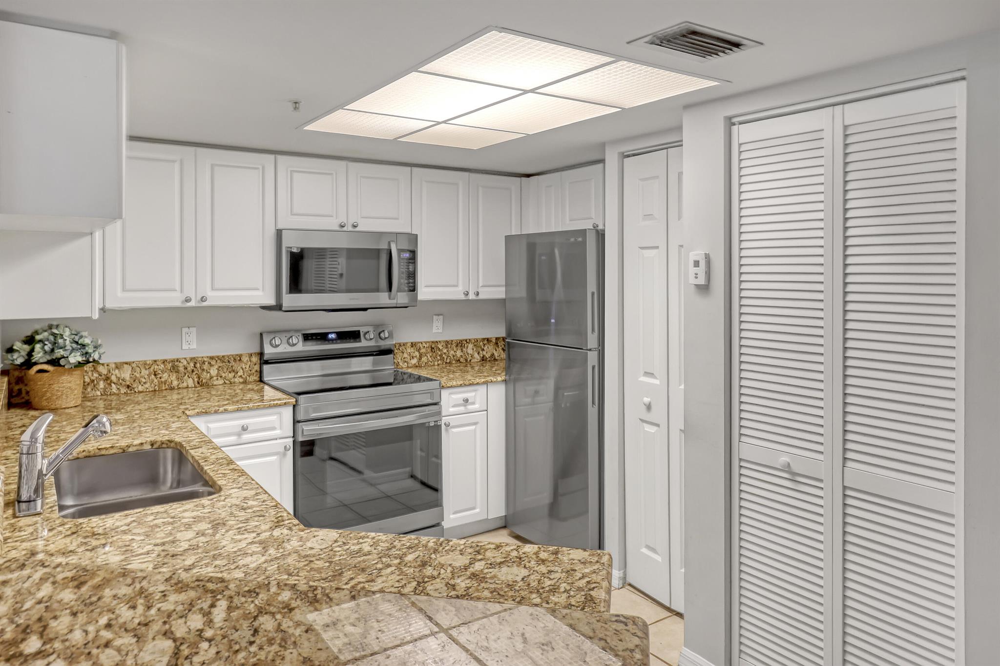 1000 Crestwood Court S Unit: 1019