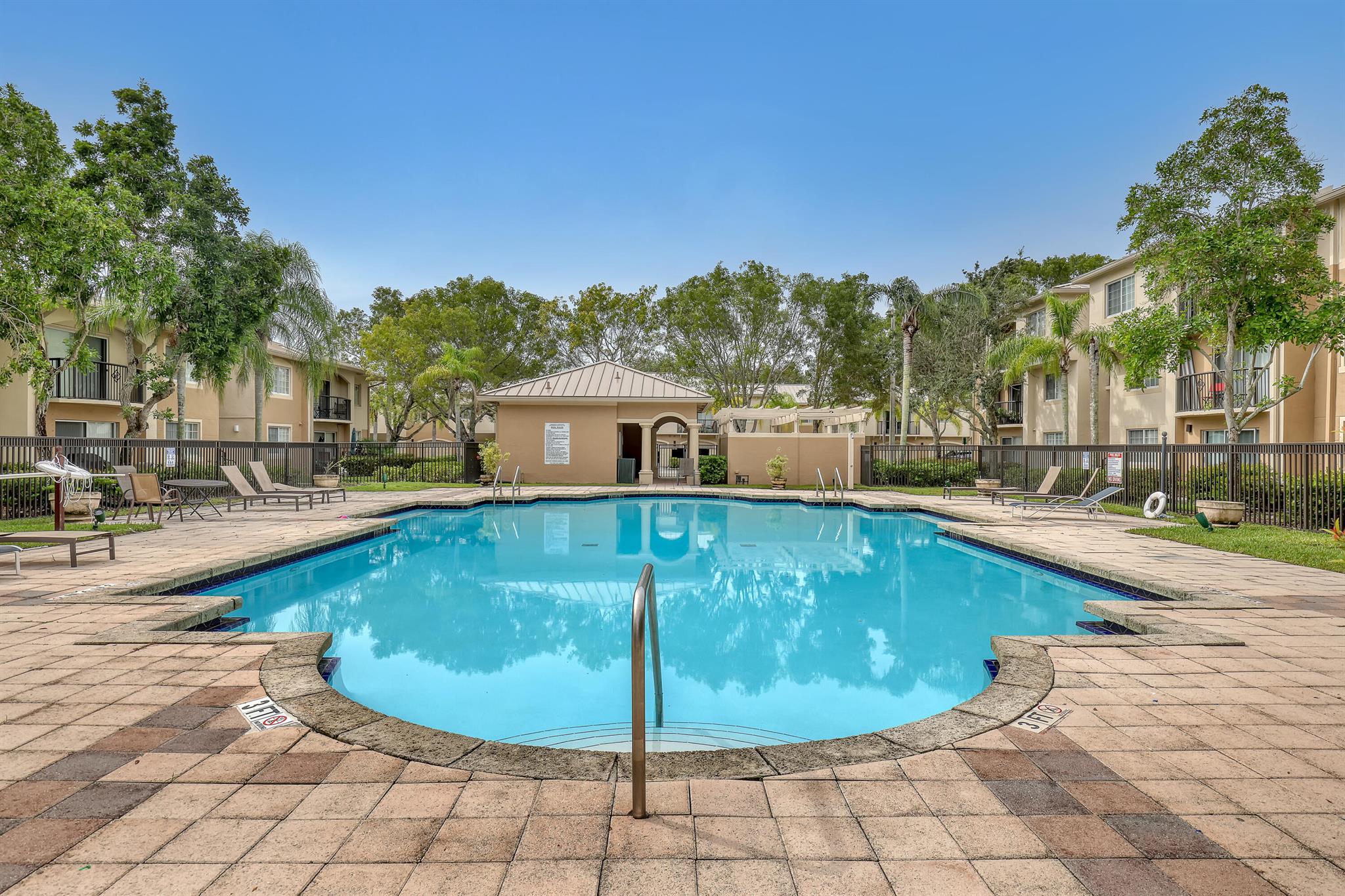 1000 Crestwood Court S Unit: 1019