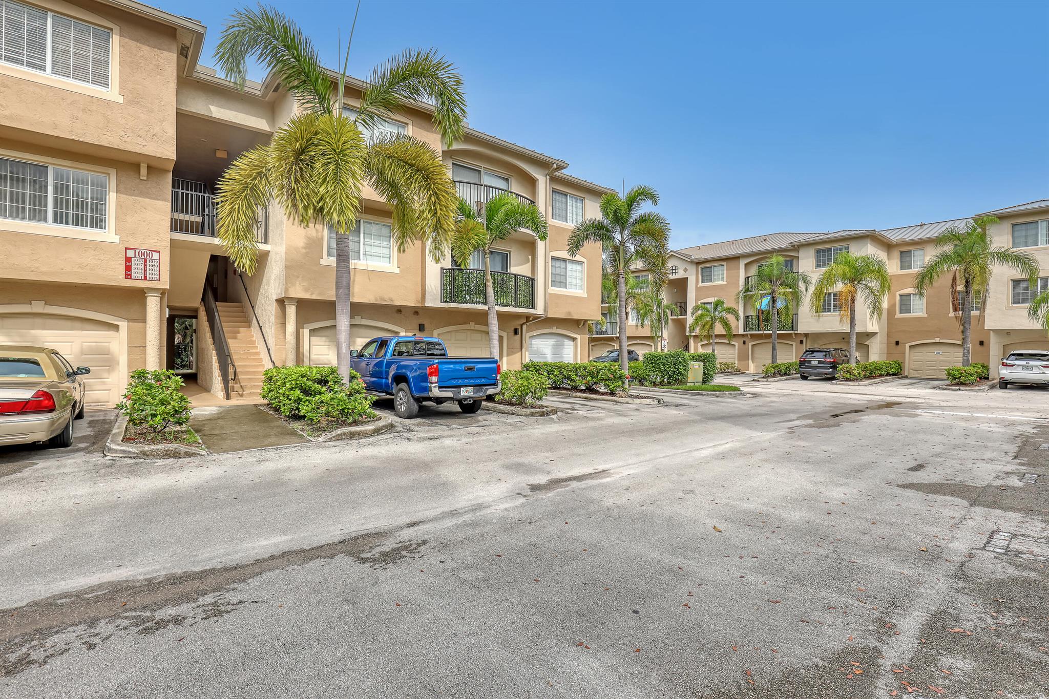 1000 Crestwood Court S Unit: 1019