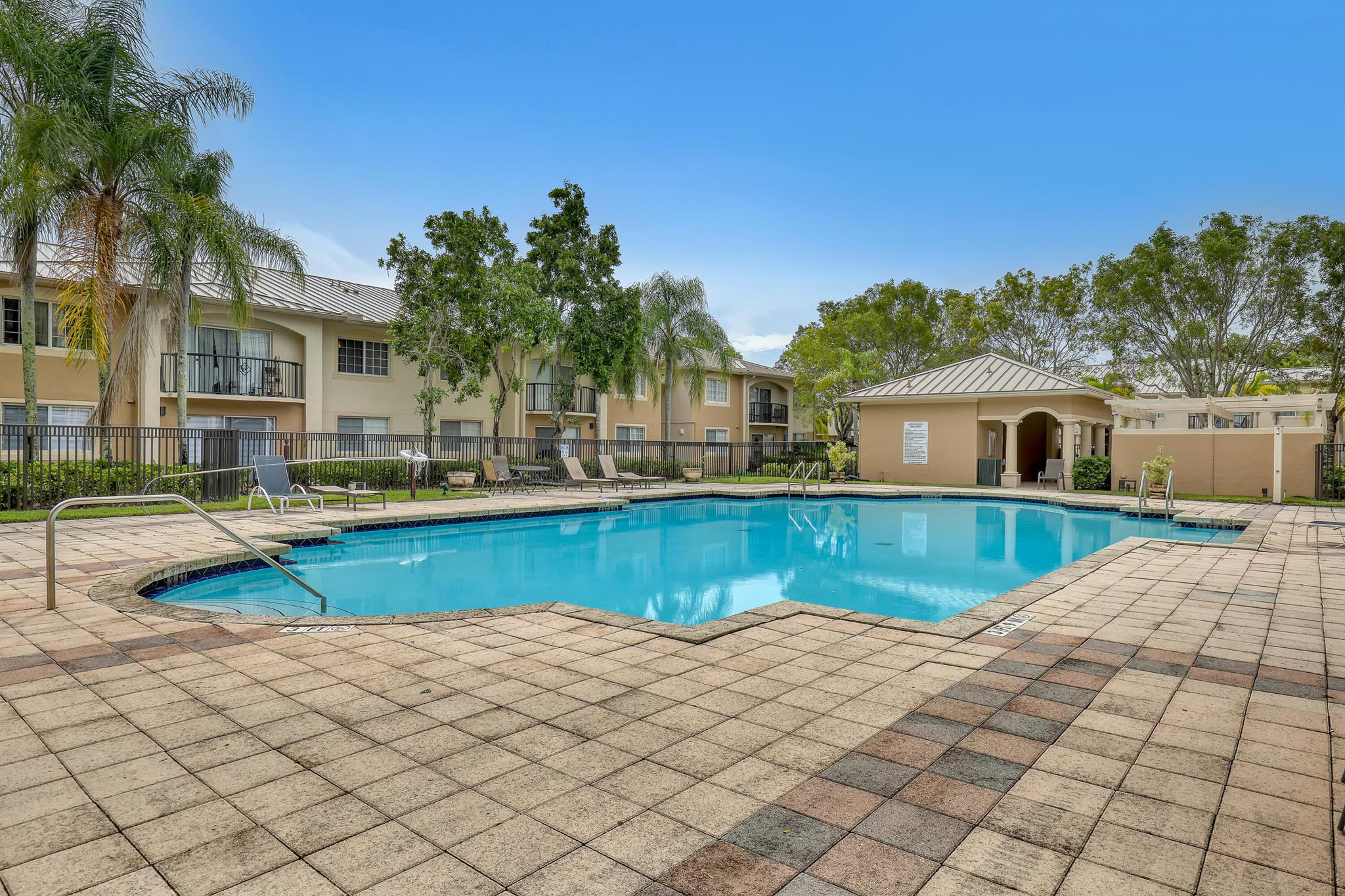 1000 Crestwood Court S Unit: 1019