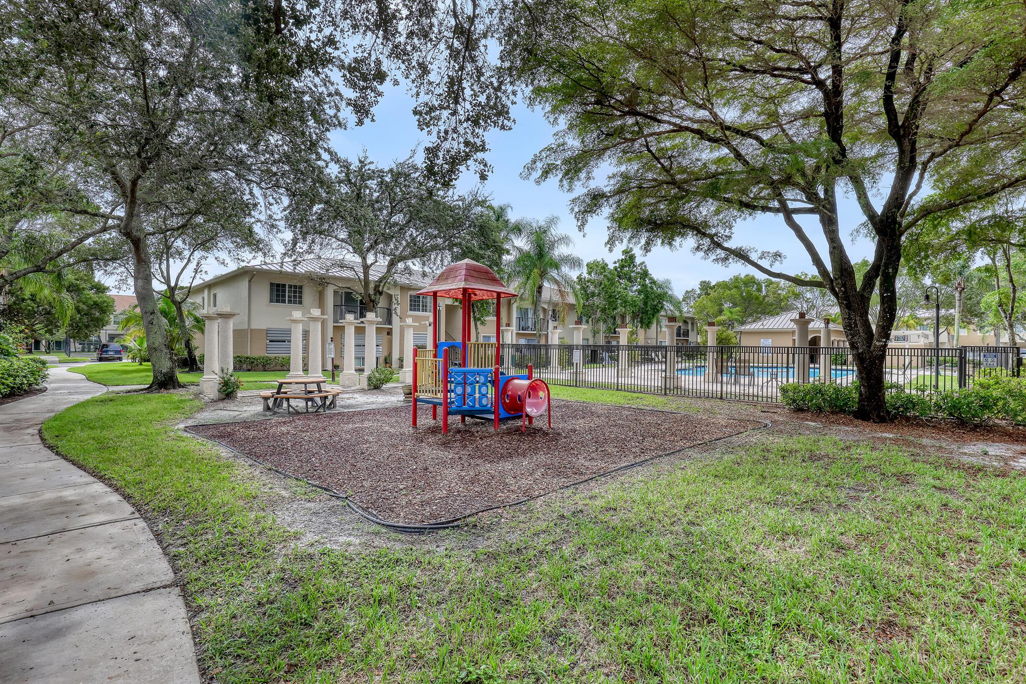 1000 Crestwood Court S Unit: 1019