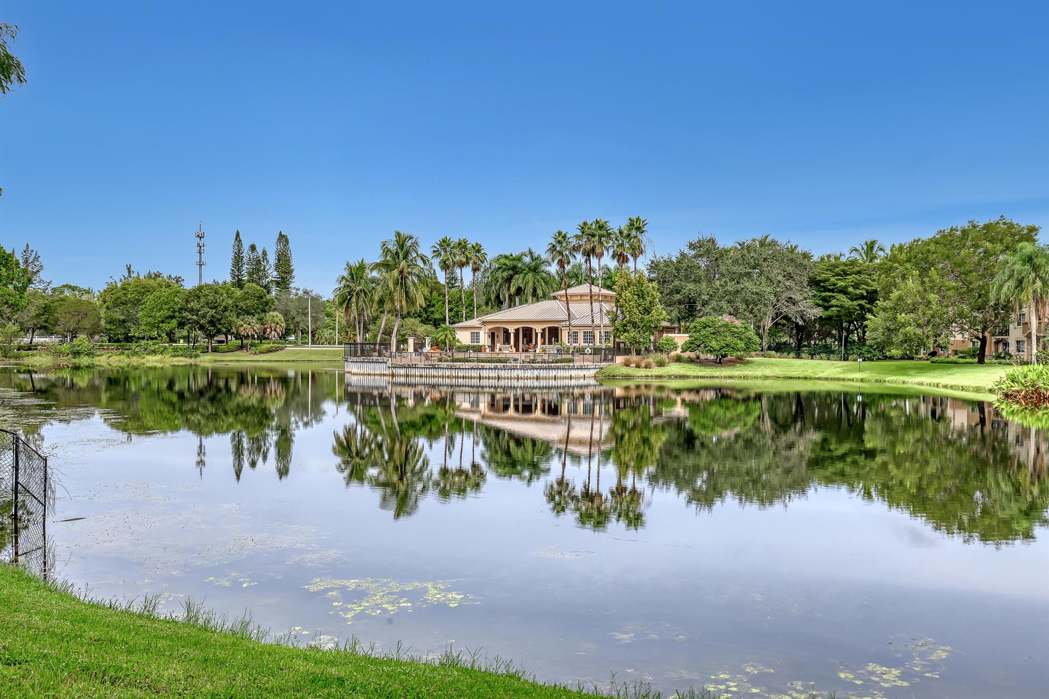 1000 Crestwood Court S Unit: 1019