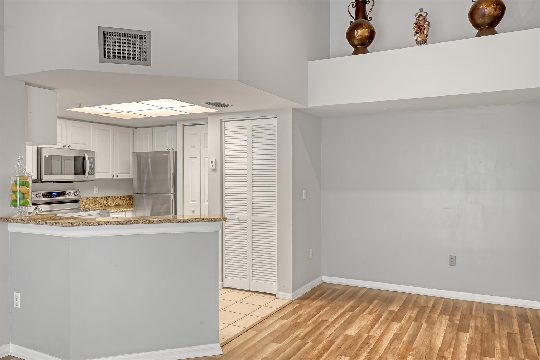 1000 Crestwood Court S Unit: 1019