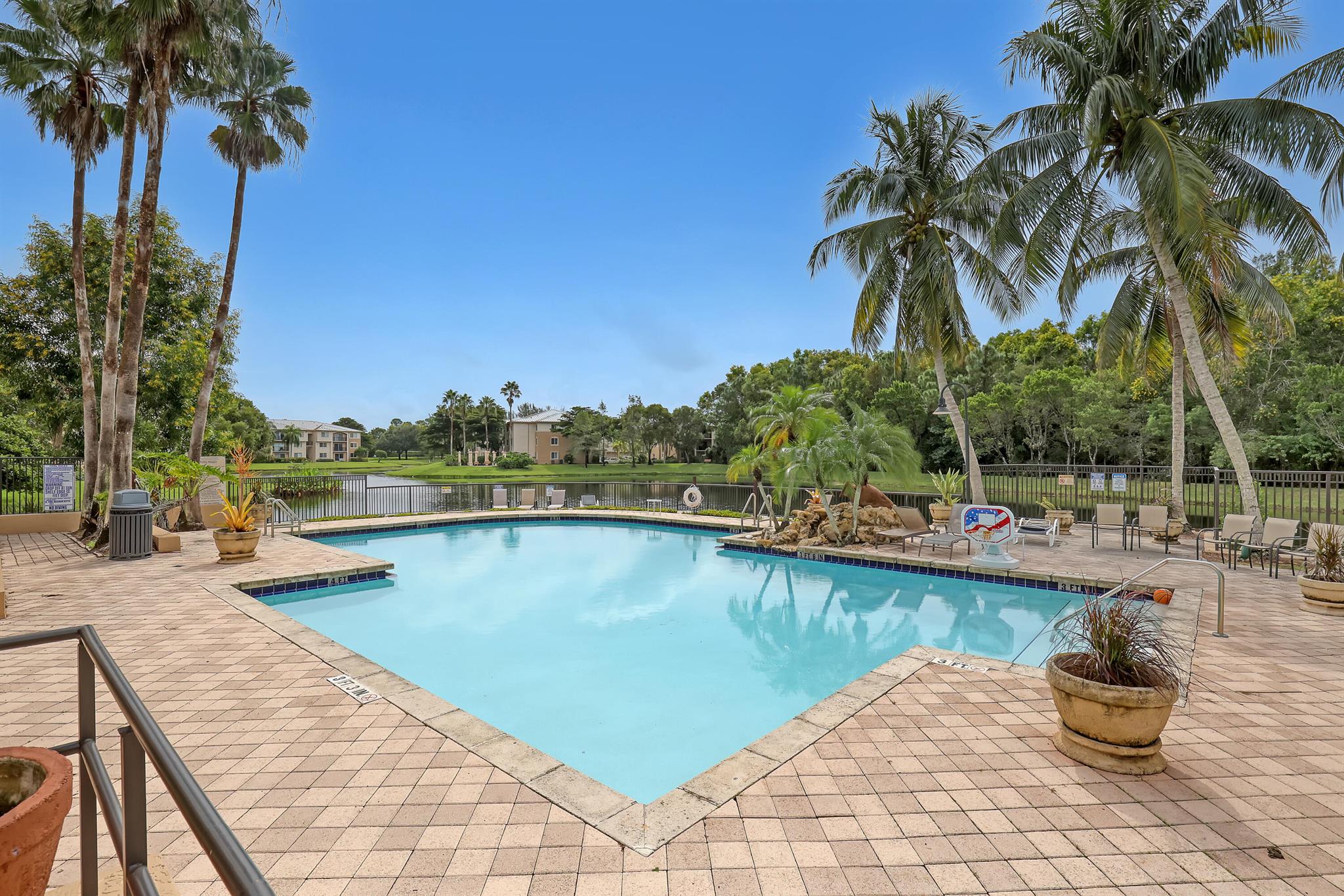 1000 Crestwood Court S Unit: 1019