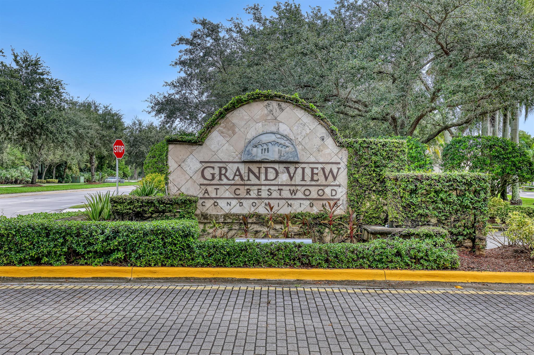 1000 Crestwood Court S Unit: 1019