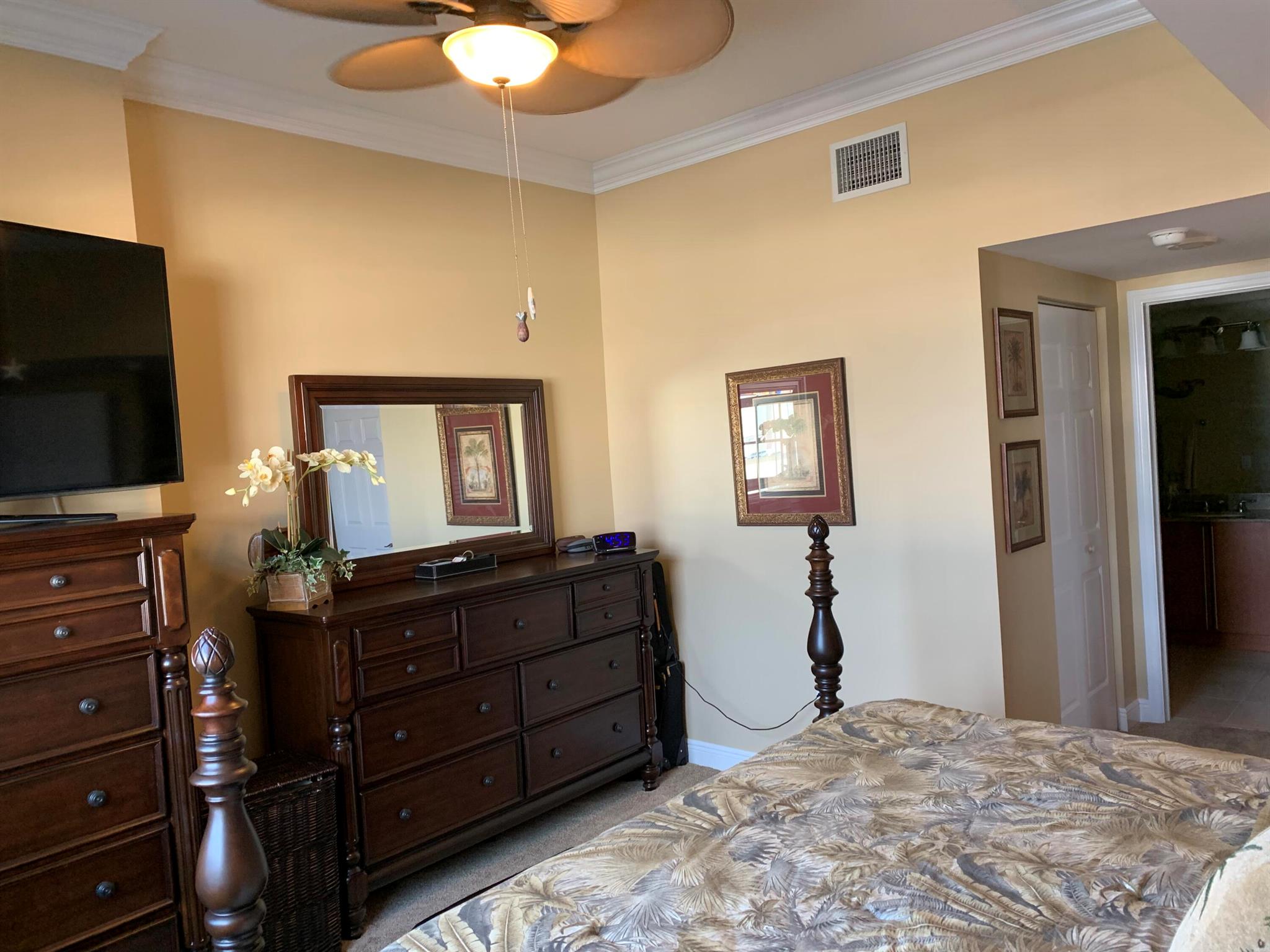 610 Clematis Street 814