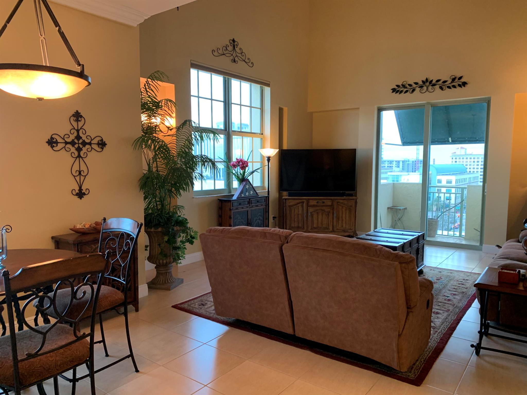 610 Clematis Street 814