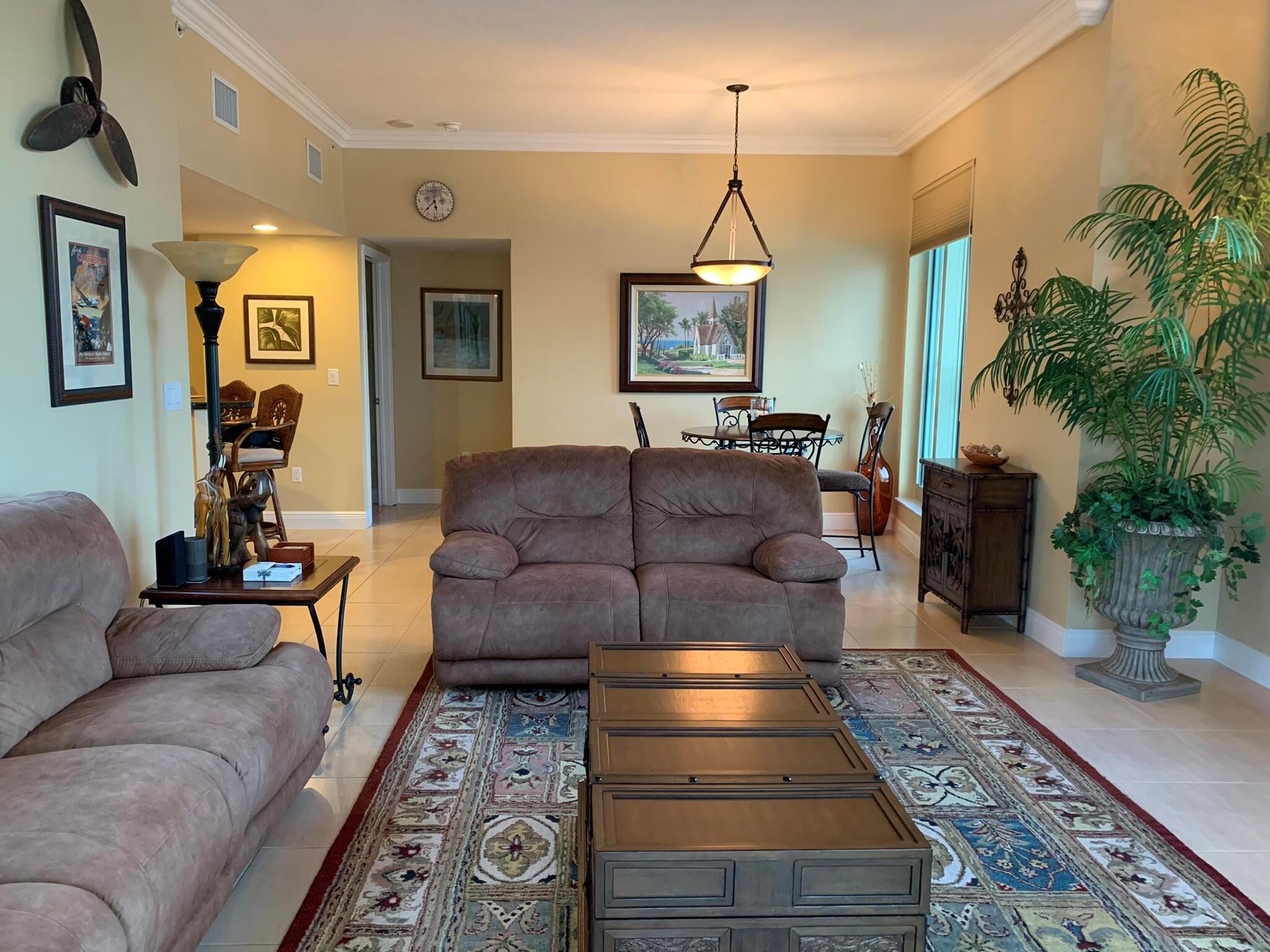 610 Clematis Street 814