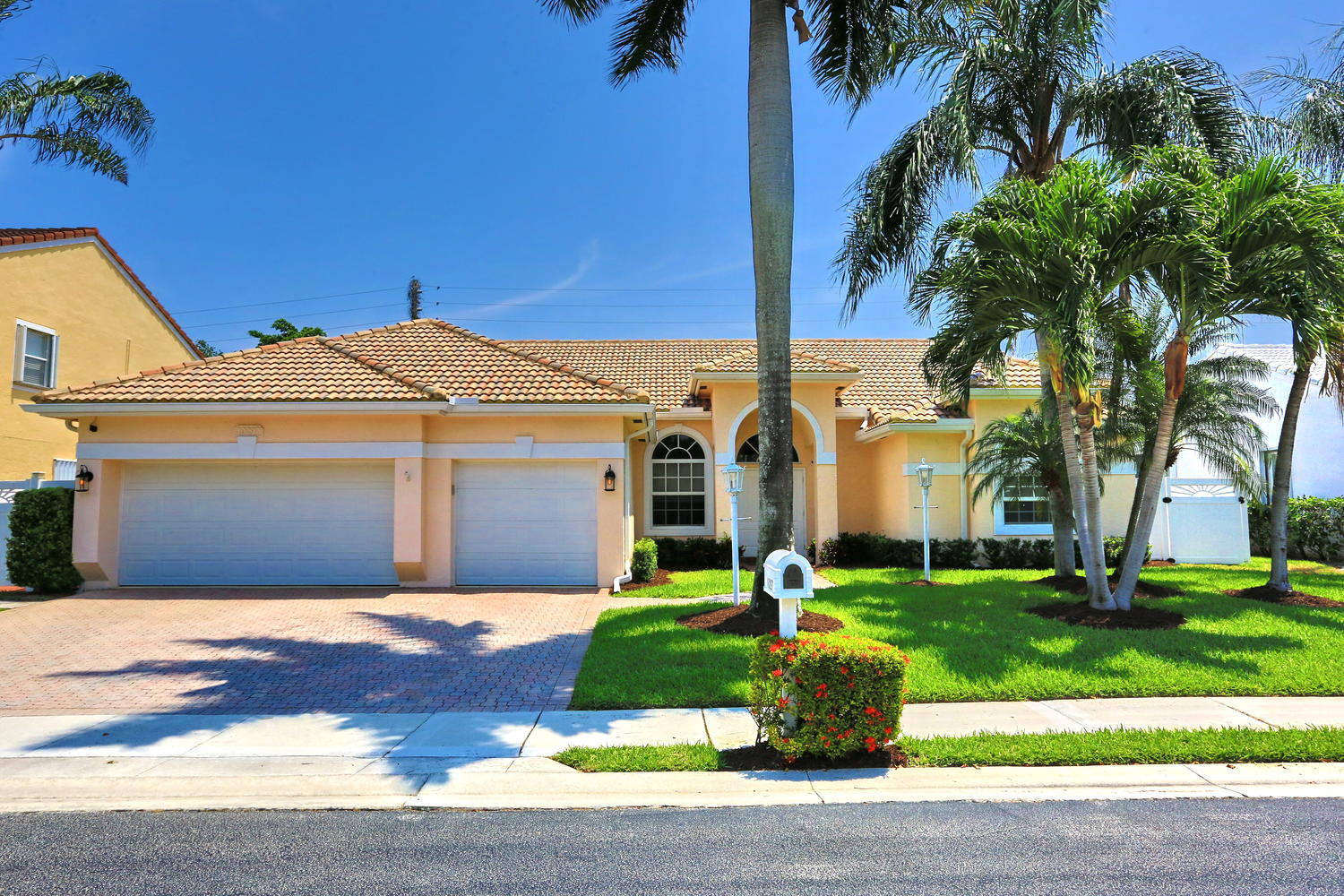 10297 Allamanda Boulevard