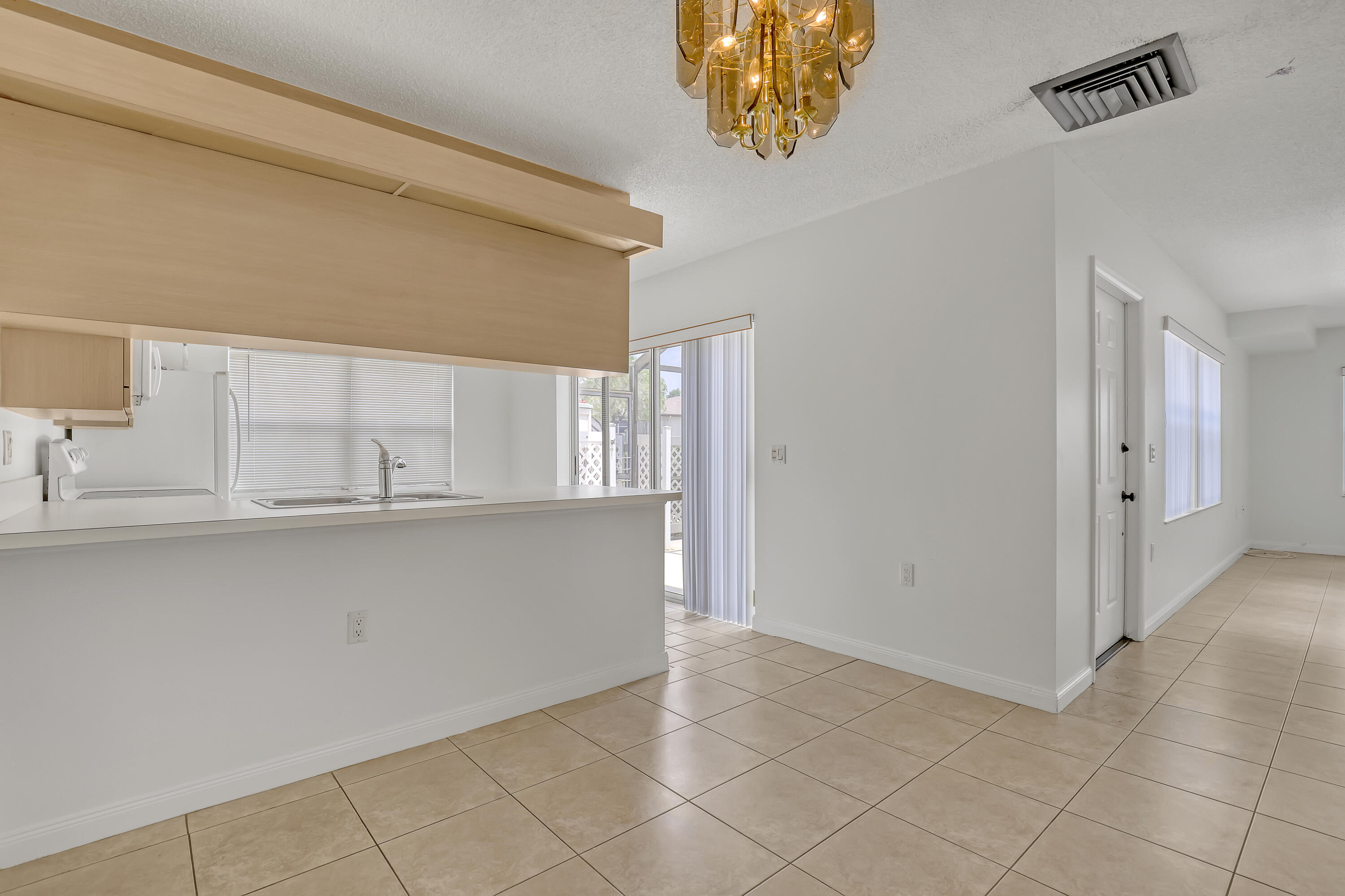 15 Amherst Court A