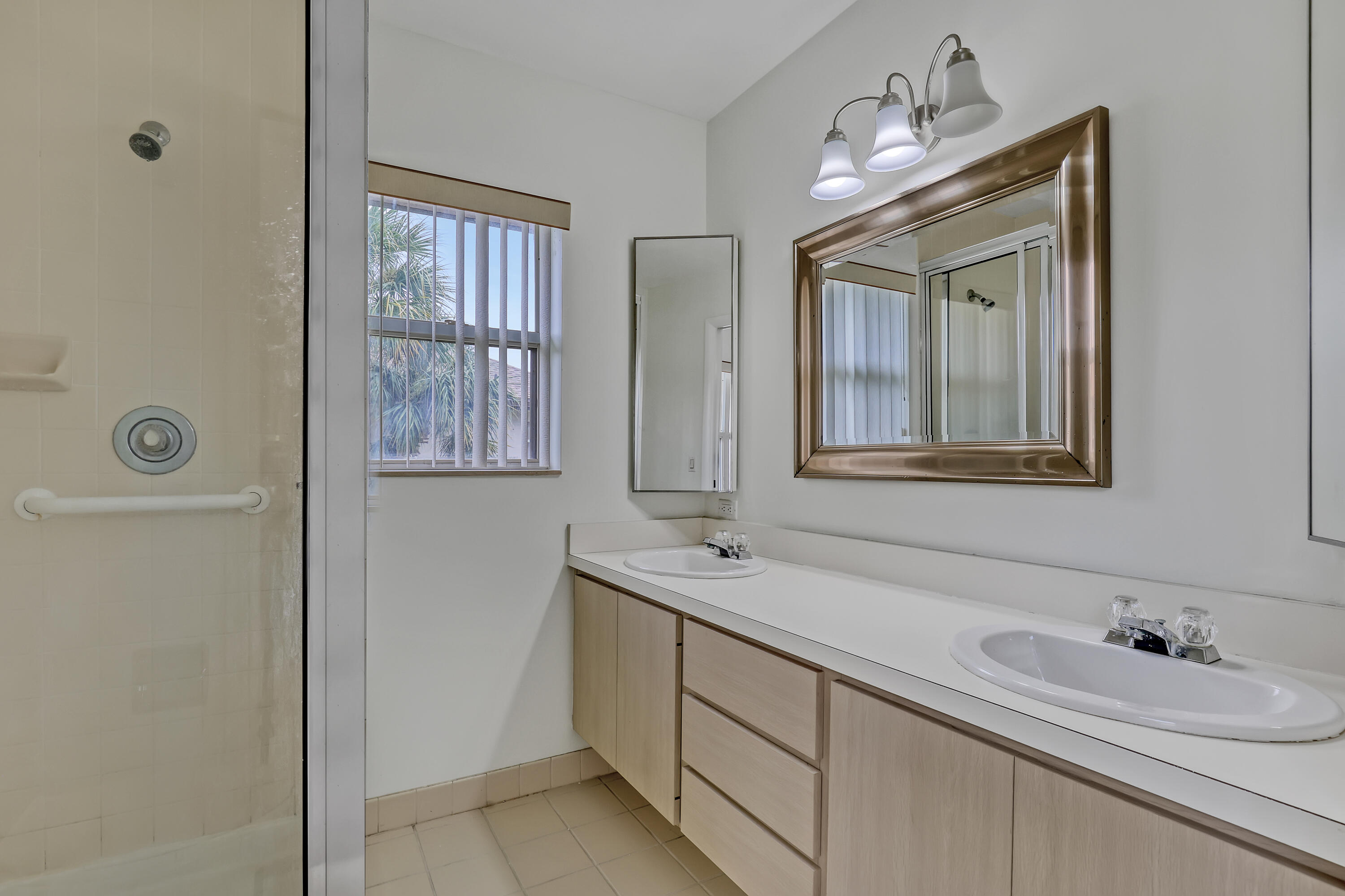 15 Amherst Court A