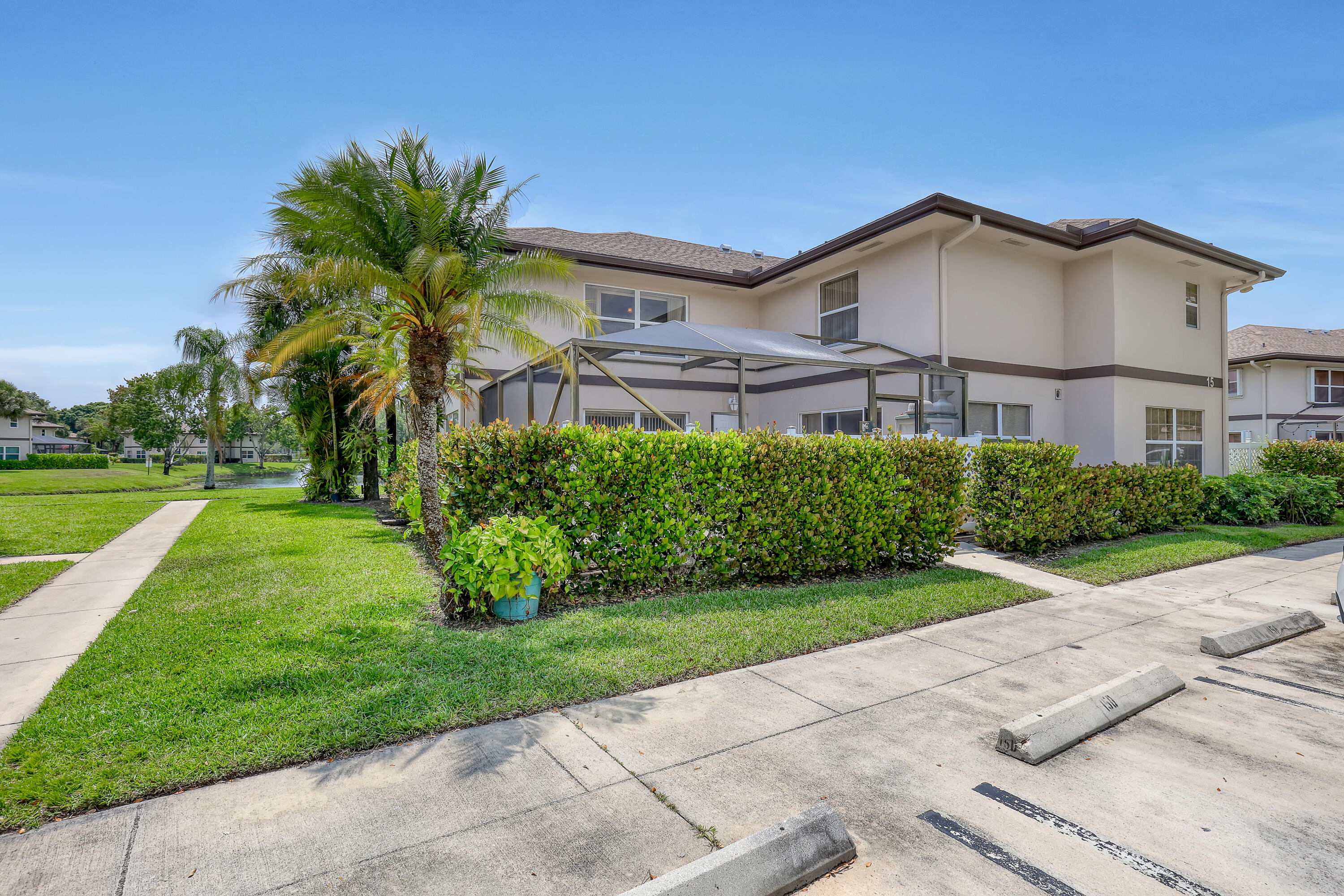 15 Amherst Court A