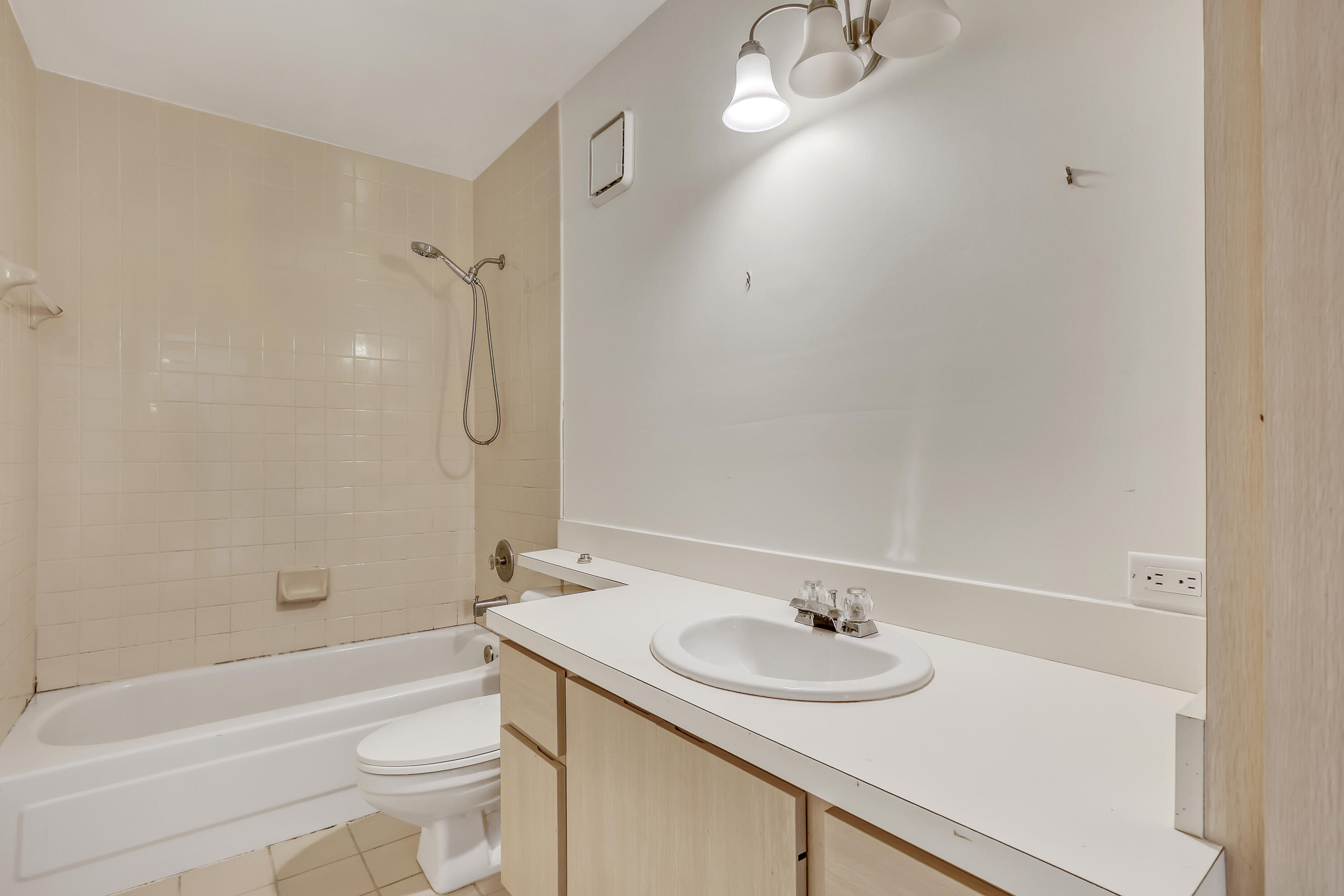 15 Amherst Court A