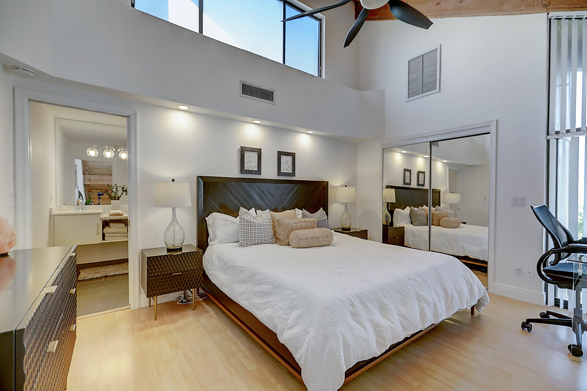 1605 S Us Highway 1 10g