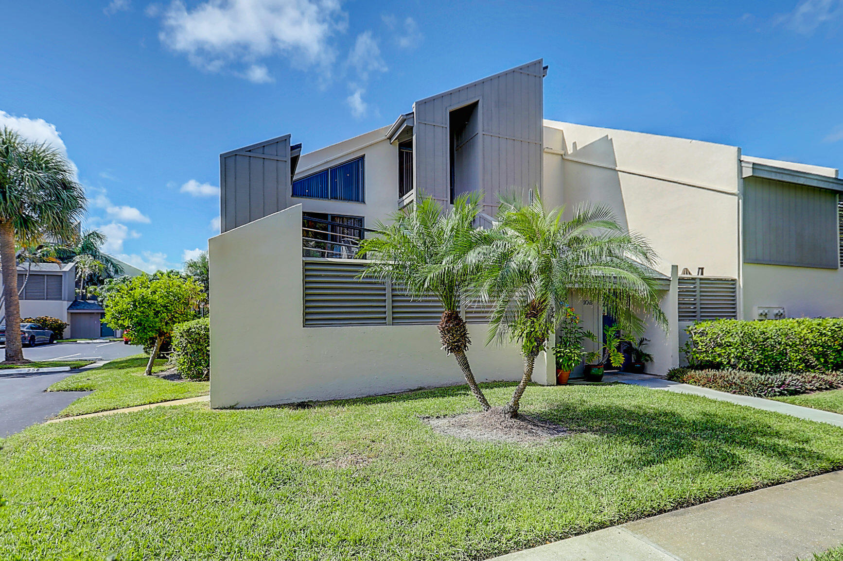 1605 S Us Highway 1 10g