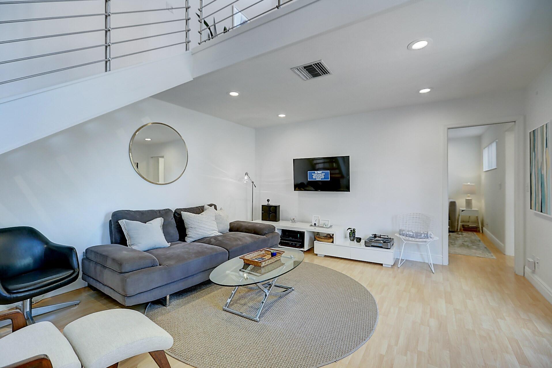 1605 S Us Highway 1 10g