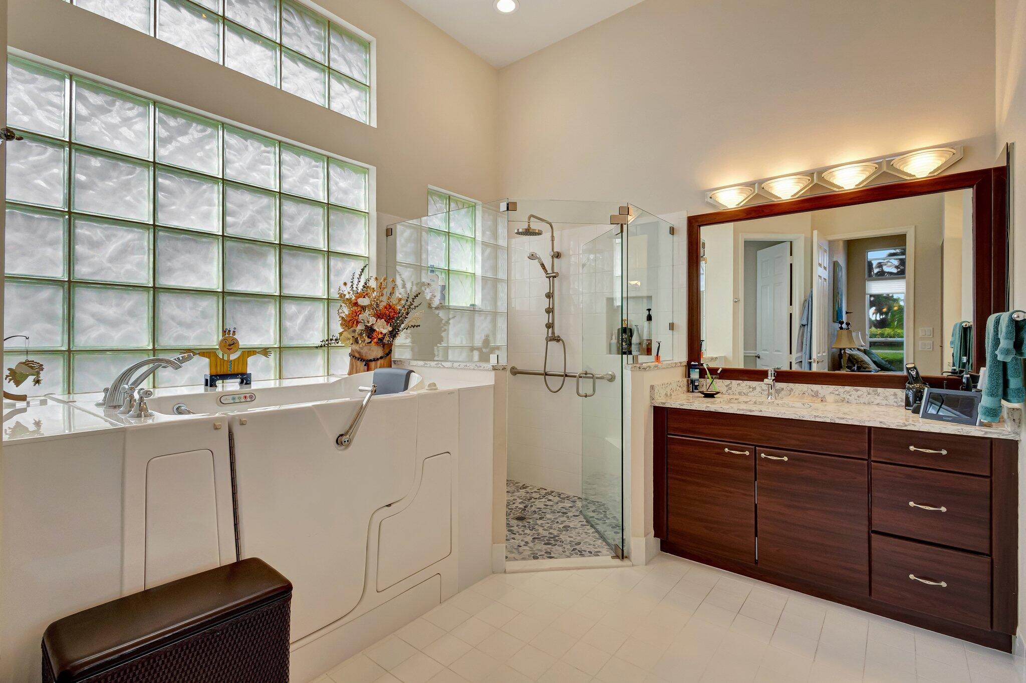 6799 Fairway Lakes Drive
