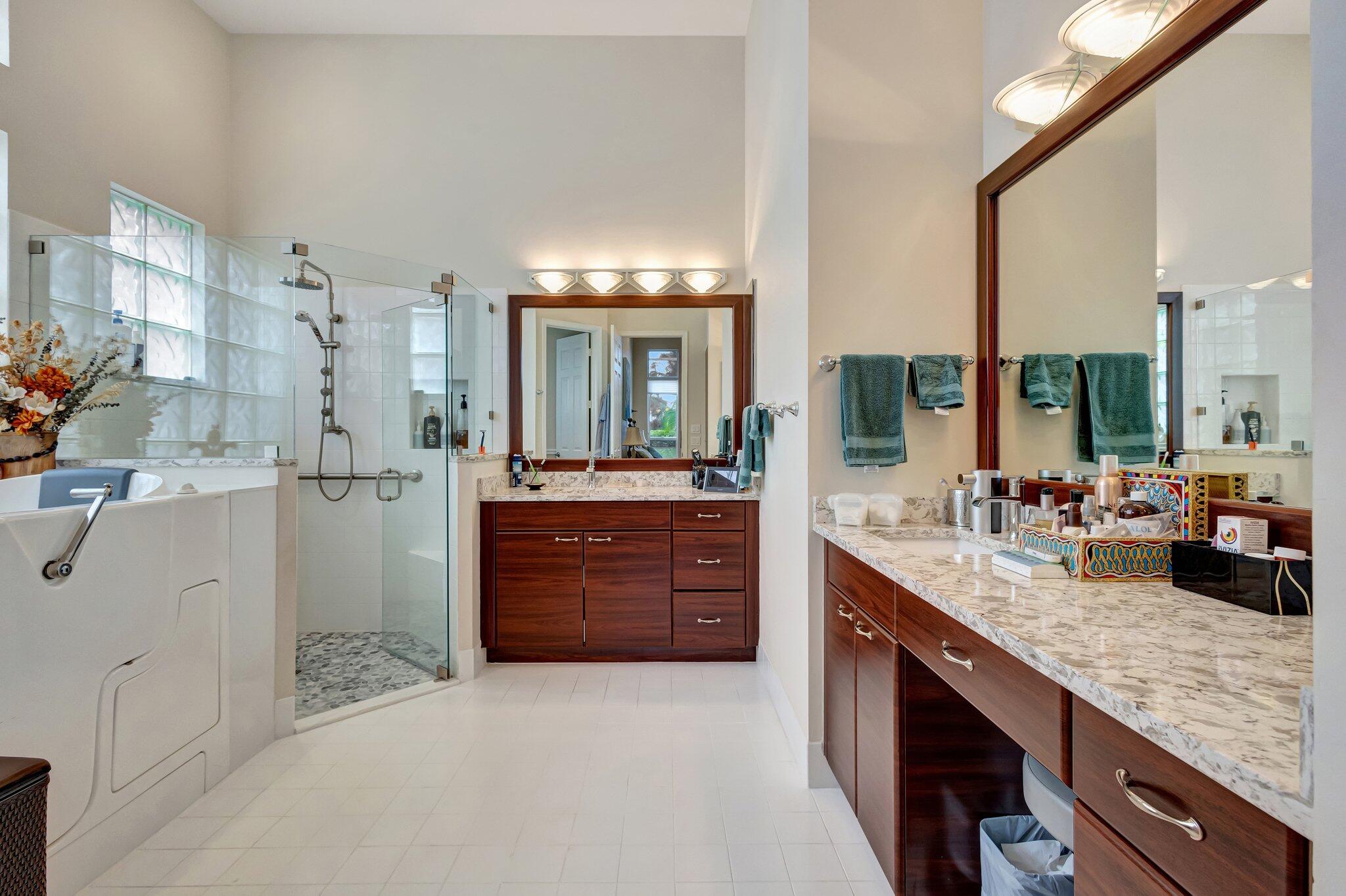 6799 Fairway Lakes Drive