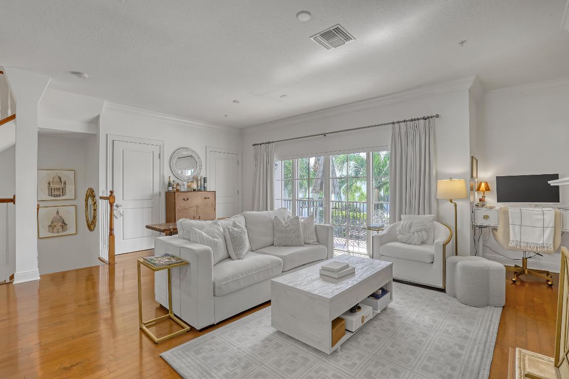 1950 Presidential Way 12