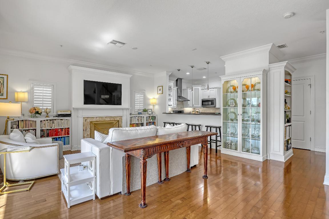 1950 Presidential Way 12