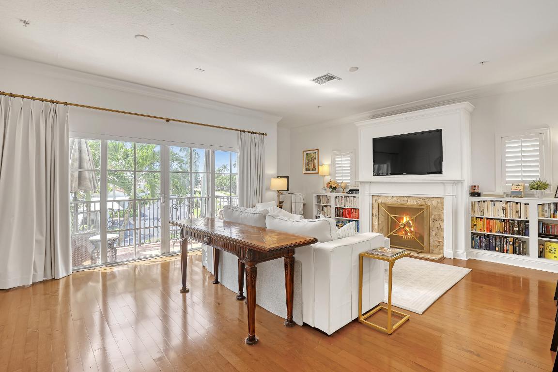 1950 Presidential Way 12