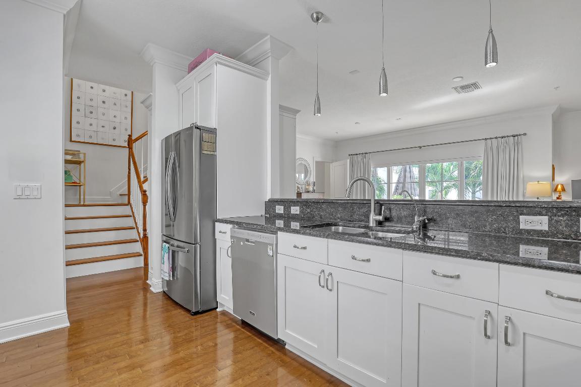 1950 Presidential Way 12