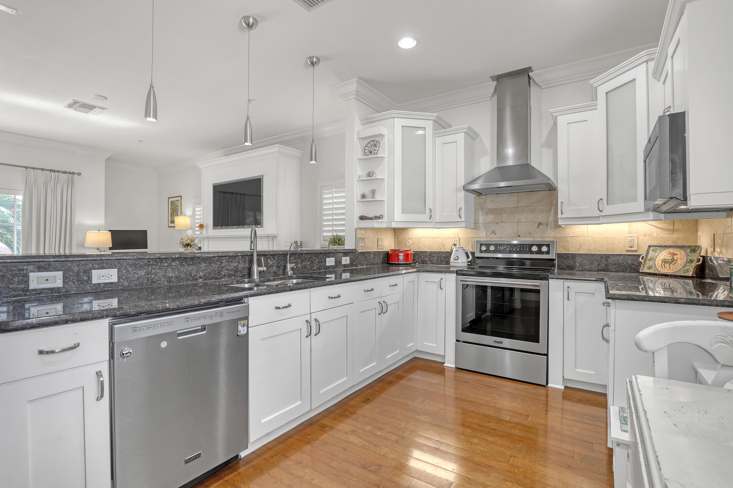 1950 Presidential Way 12