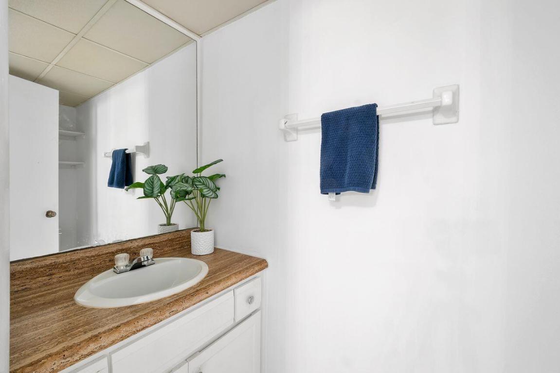 3720 Inverrary Drive 3-D, Lauderhill Unit: 3-D