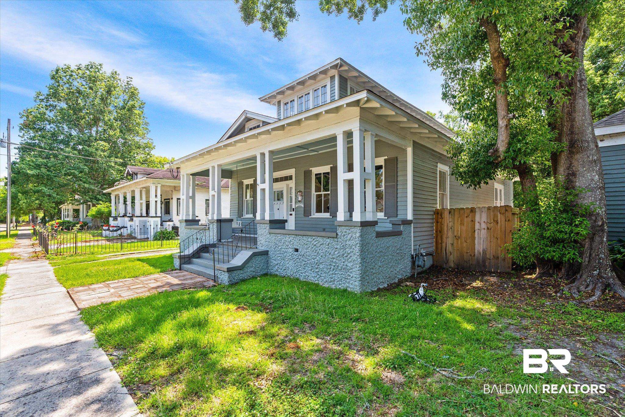114 Espejo Street