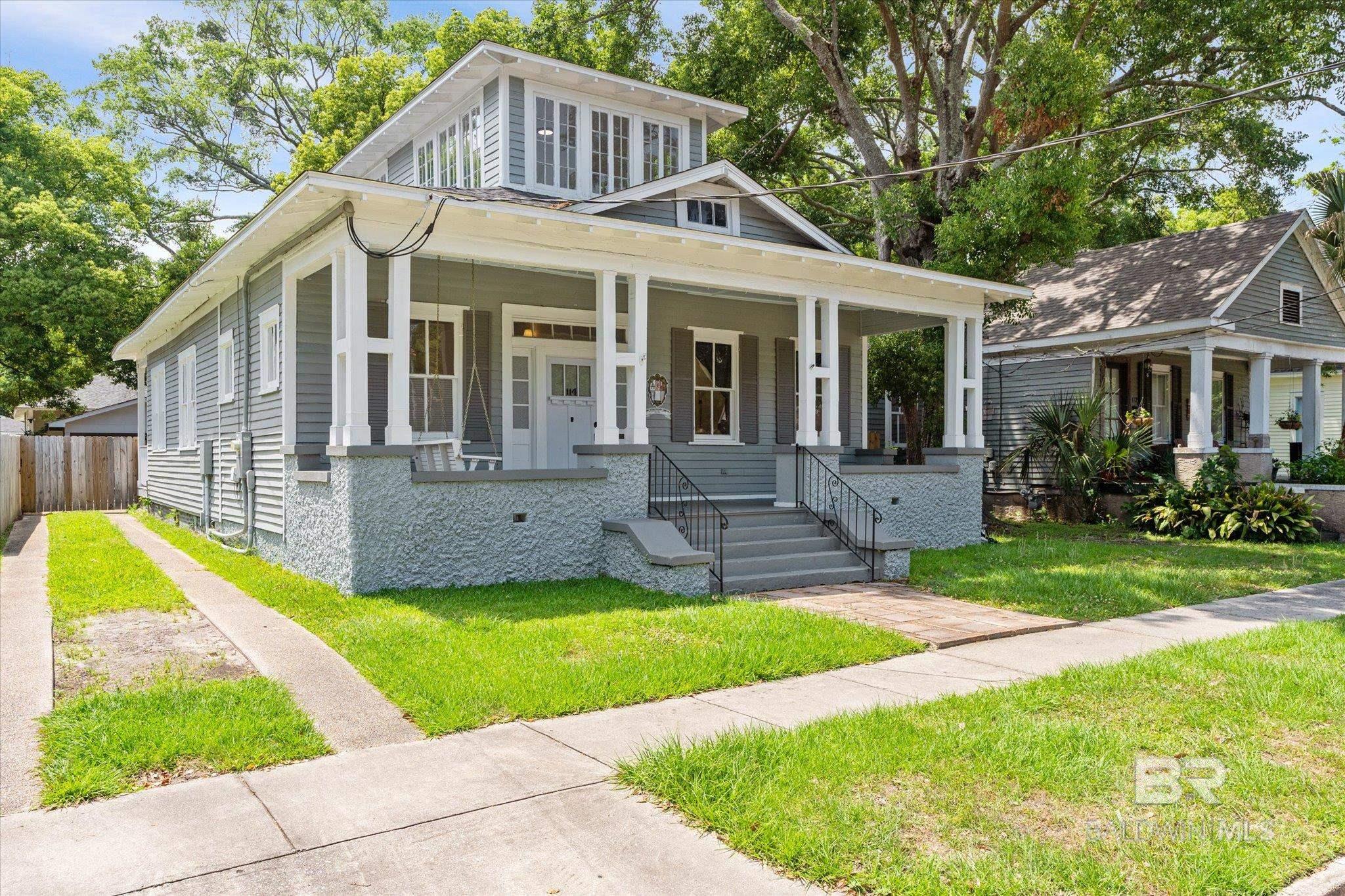 114 Espejo Street