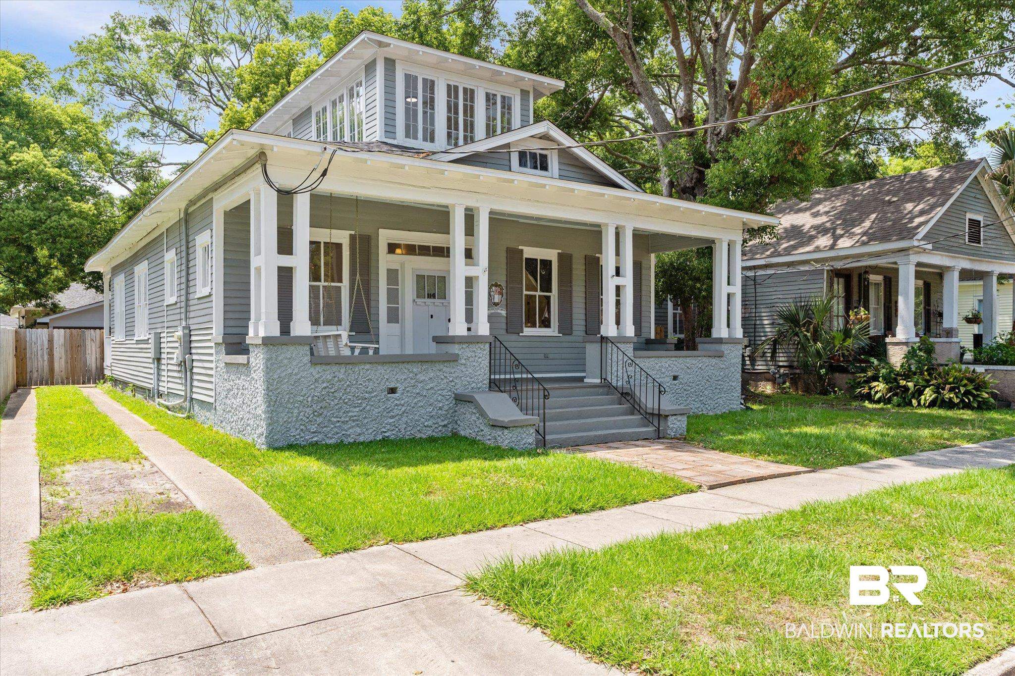 114 Espejo Street