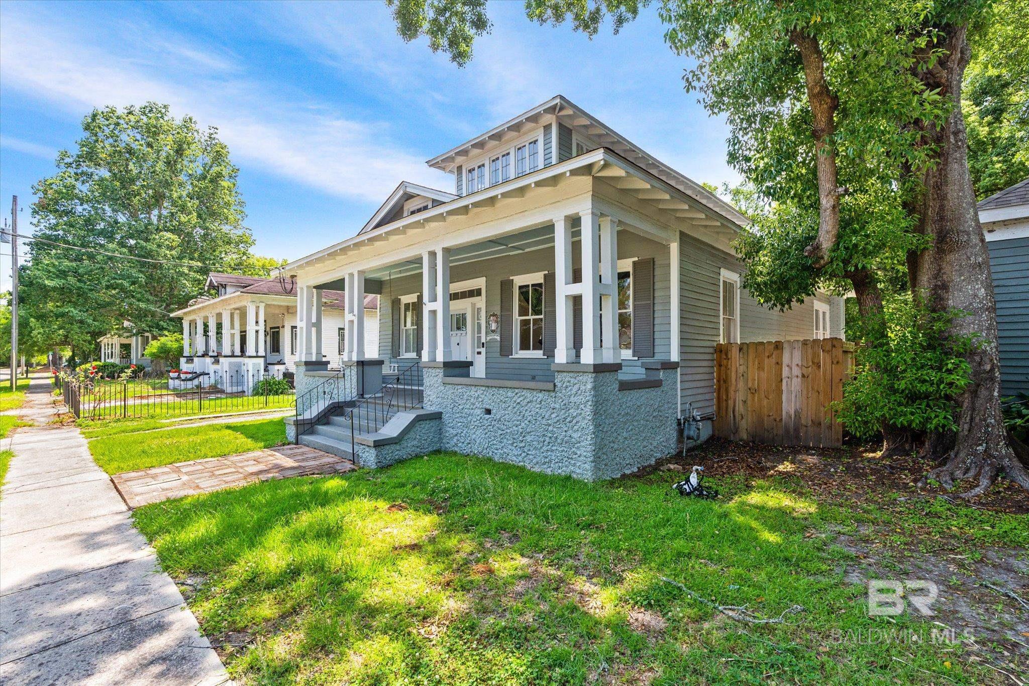 114 Espejo Street