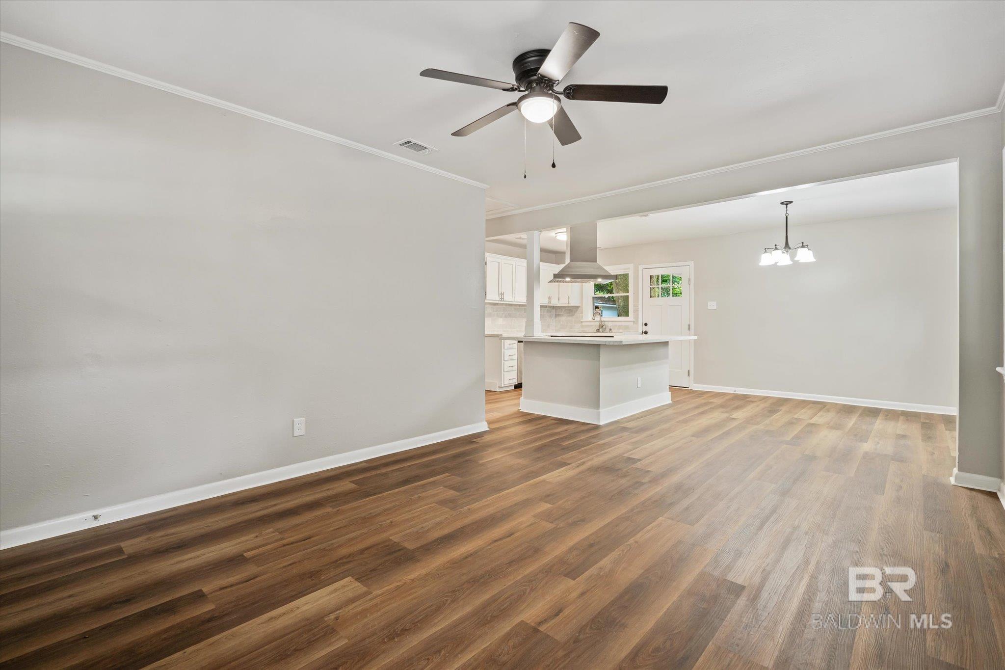 408 La Rose Drive