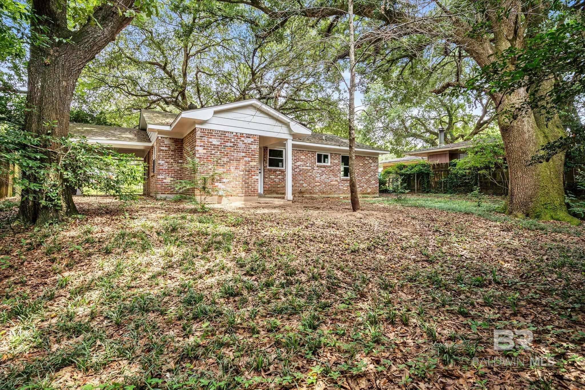 408 La Rose Drive