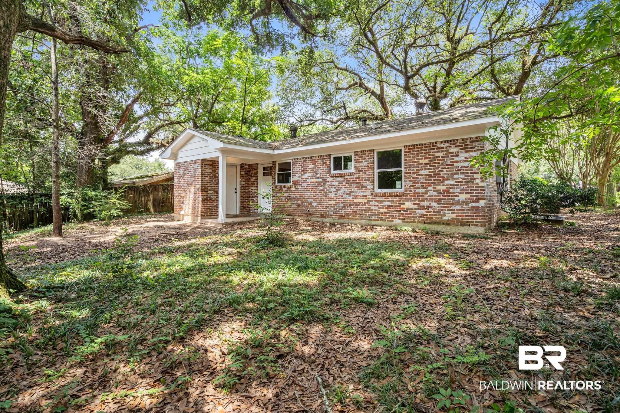 408 La Rose Drive