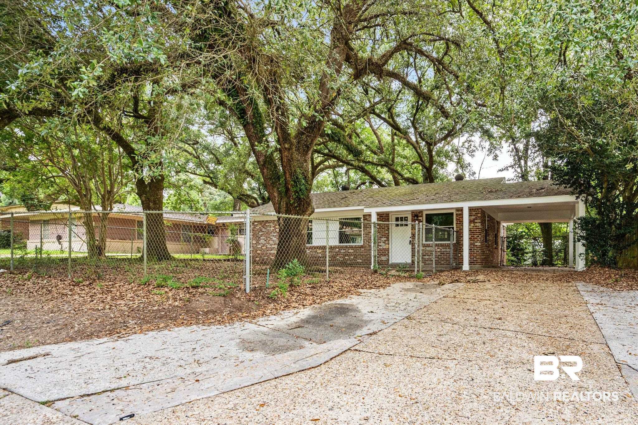 408 La Rose Drive
