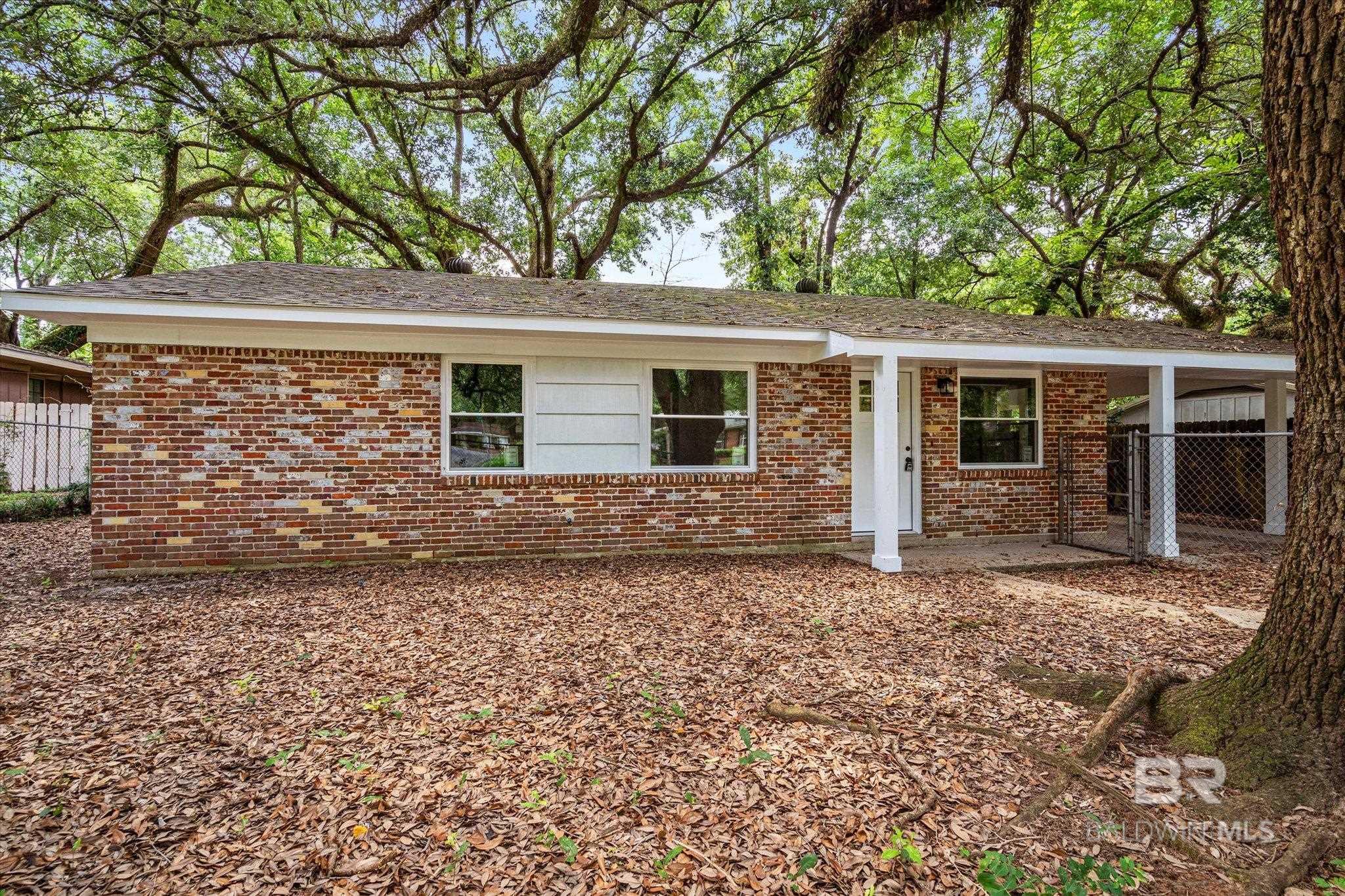 408 La Rose Drive