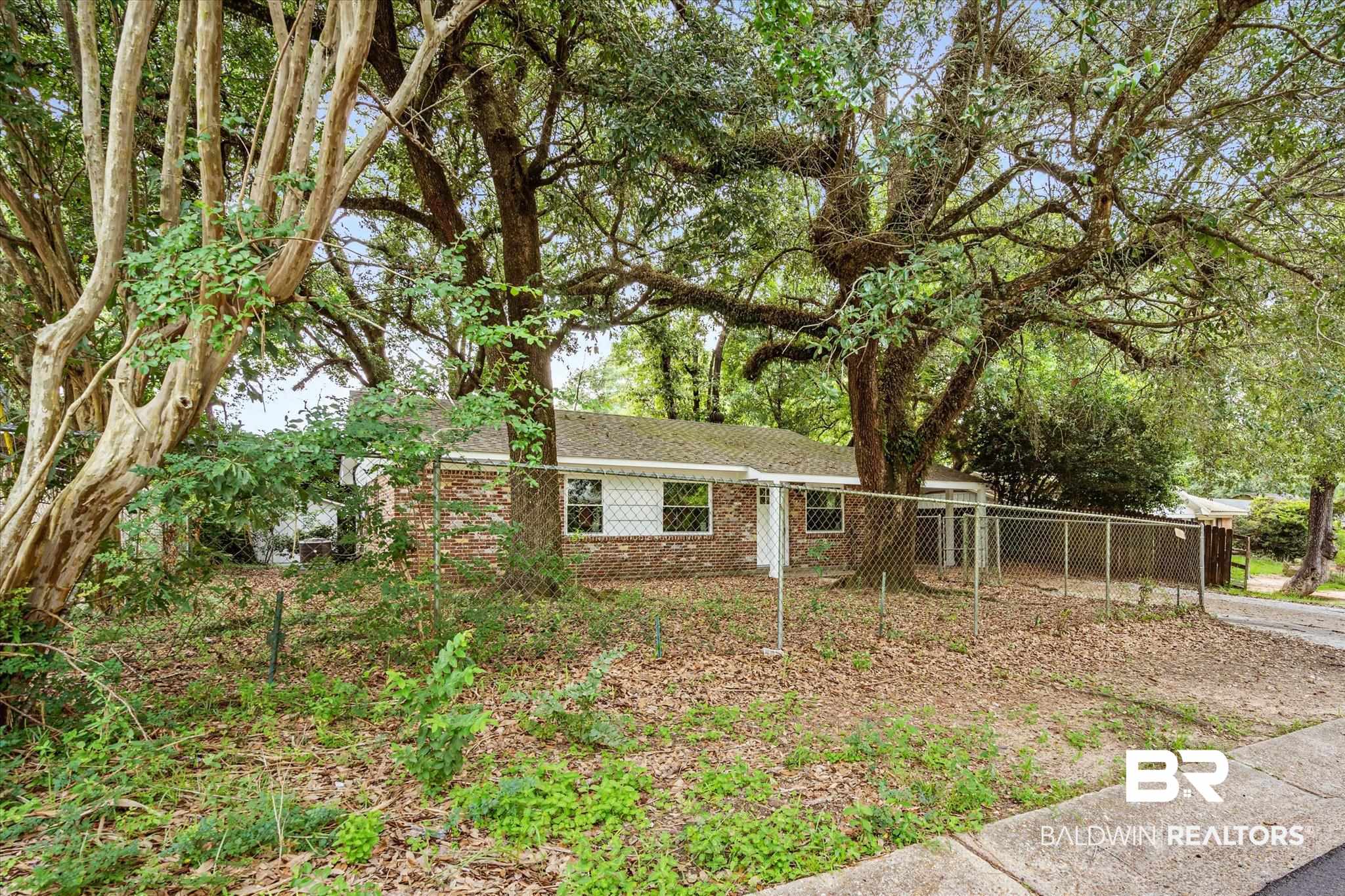 408 La Rose Drive