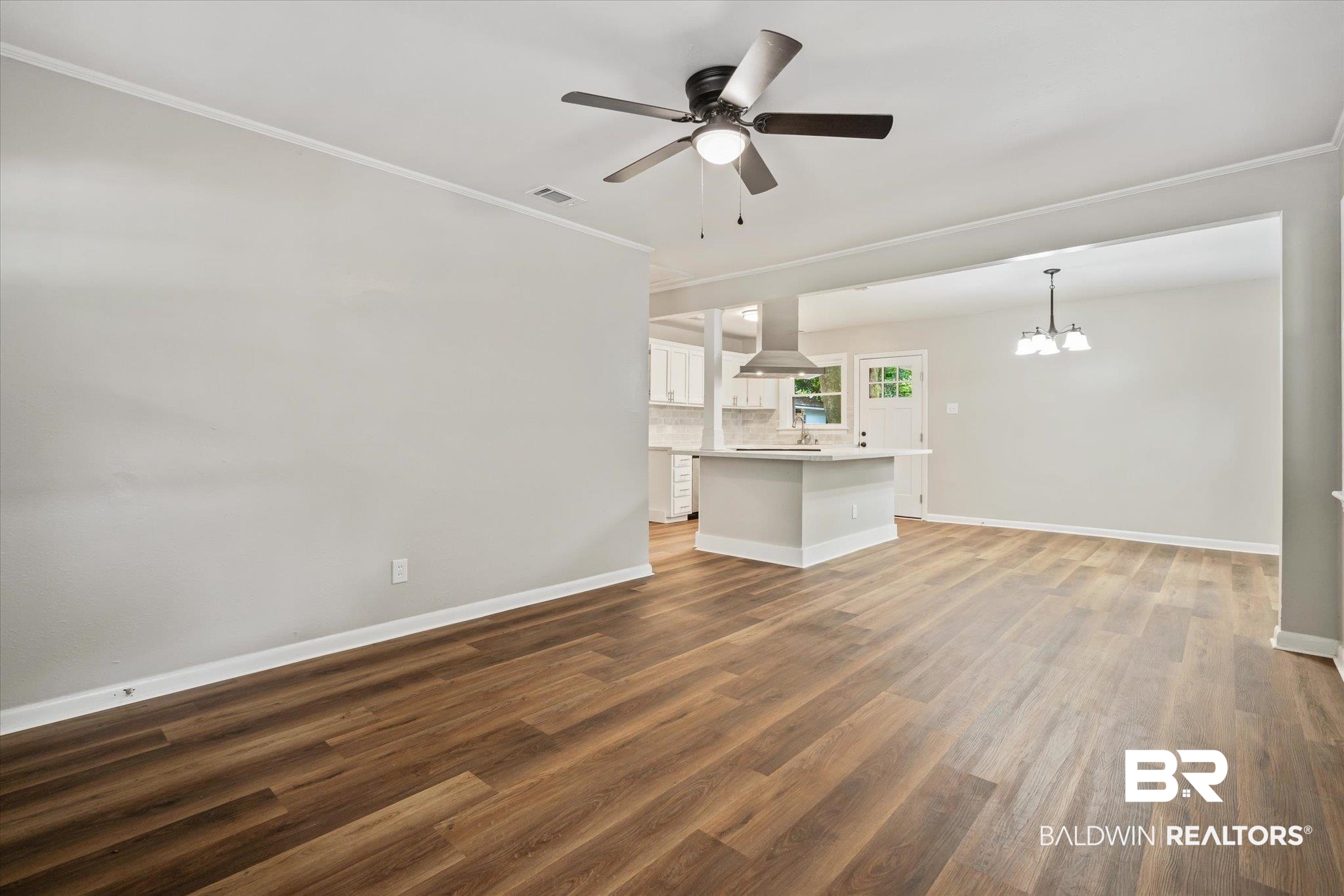 408 La Rose Drive