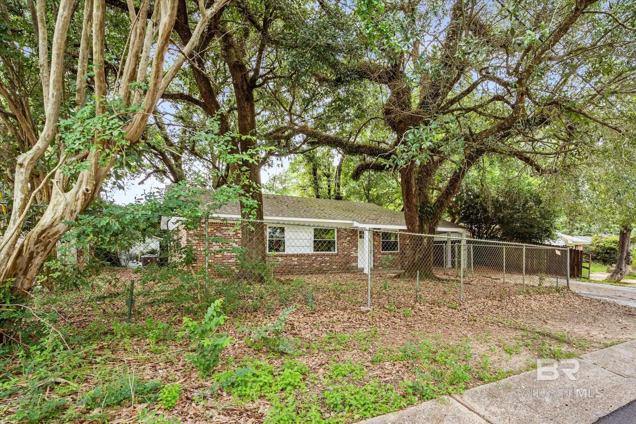 408 La Rose Drive