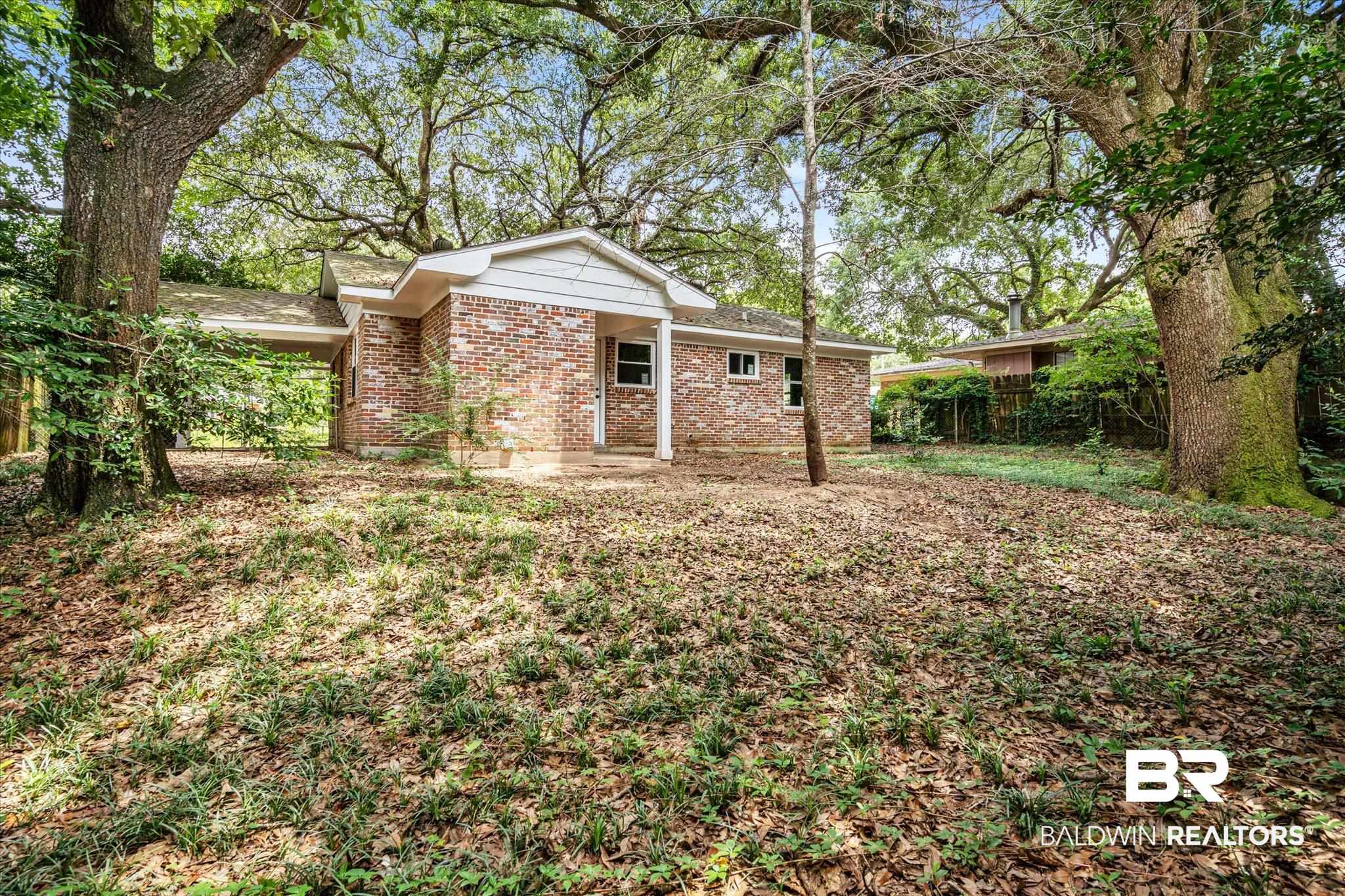 408 La Rose Drive