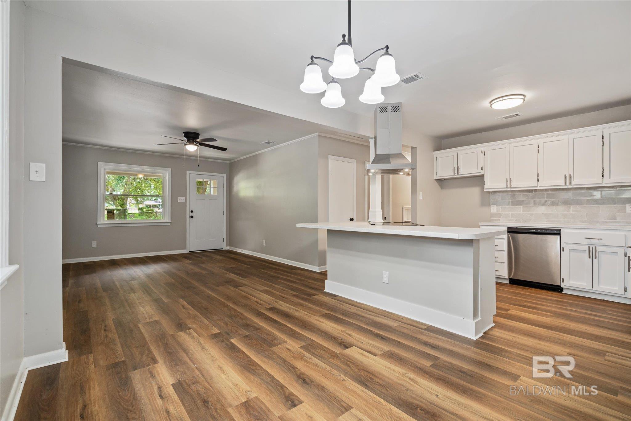 408 La Rose Drive