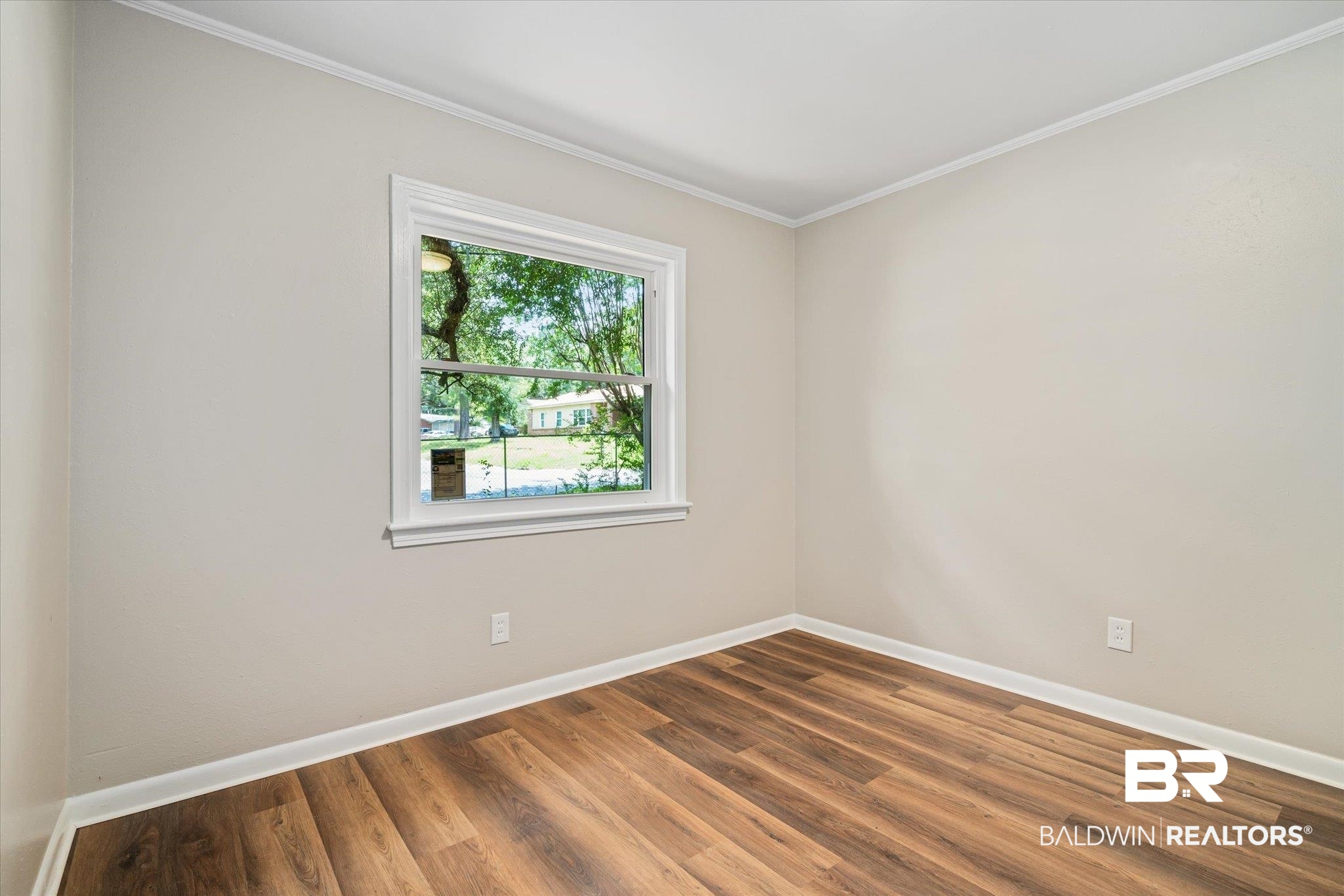 408 La Rose Drive
