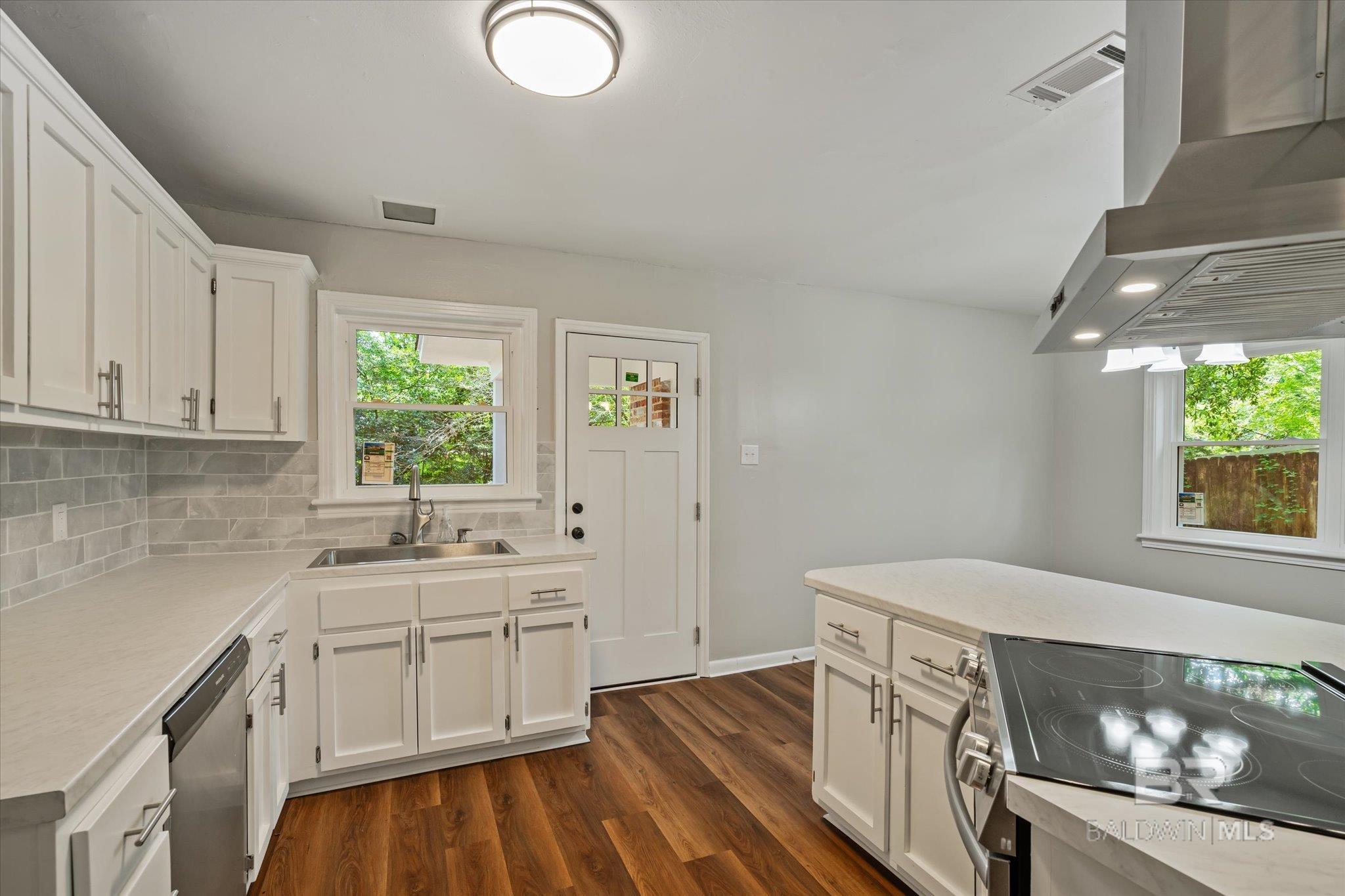 408 La Rose Drive
