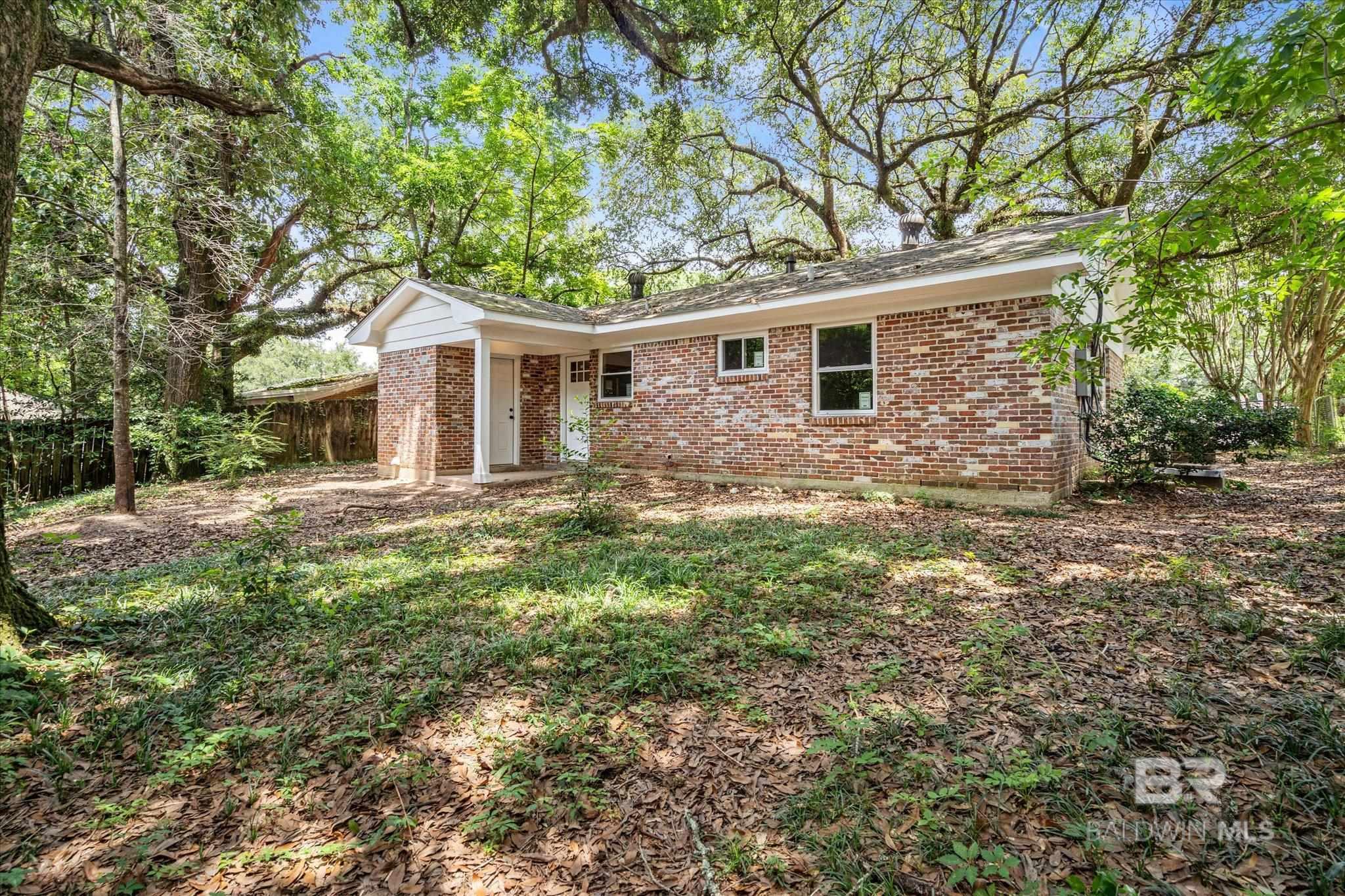 408 La Rose Drive