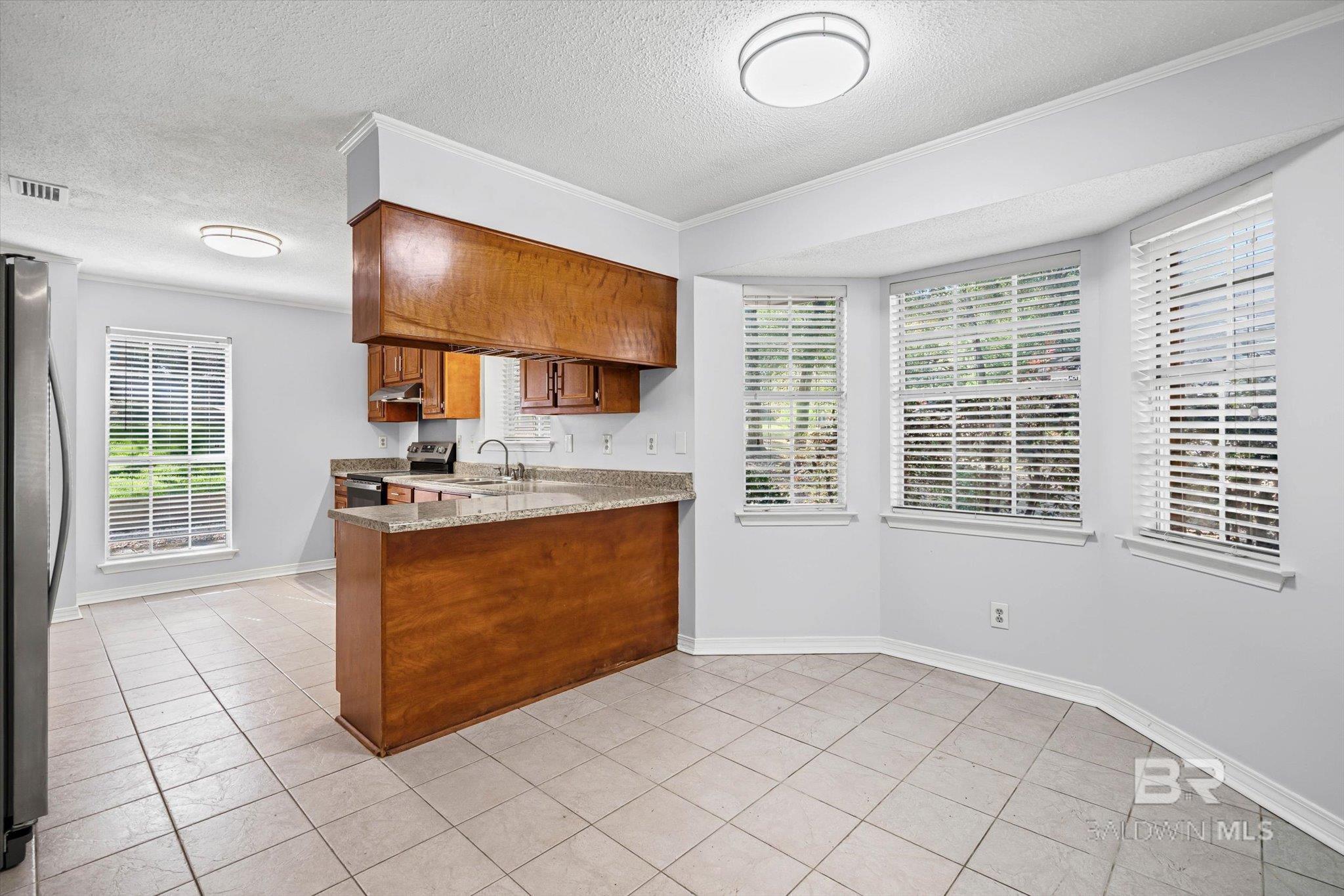 8090 Suzanne Way