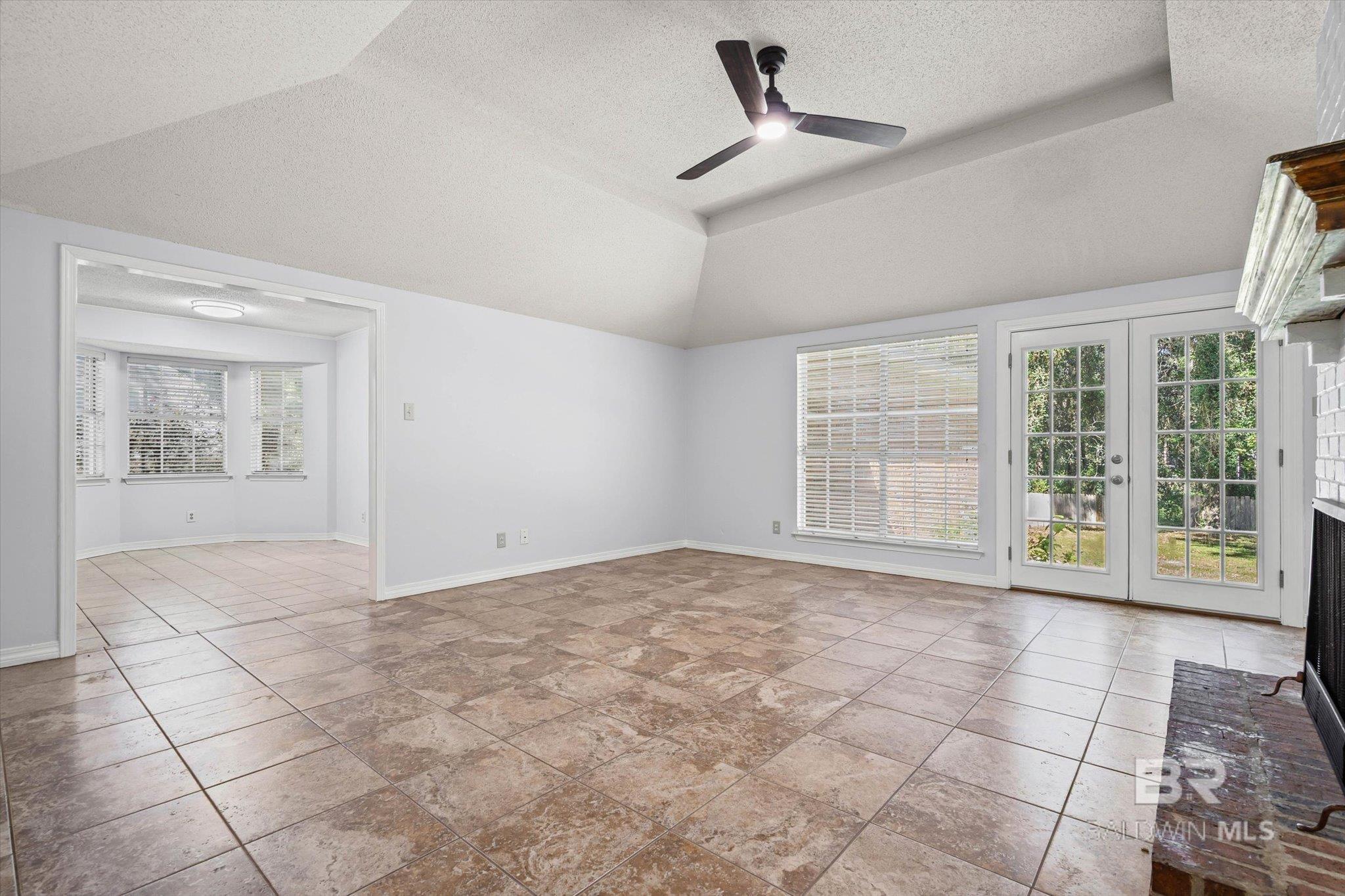 8090 Suzanne Way